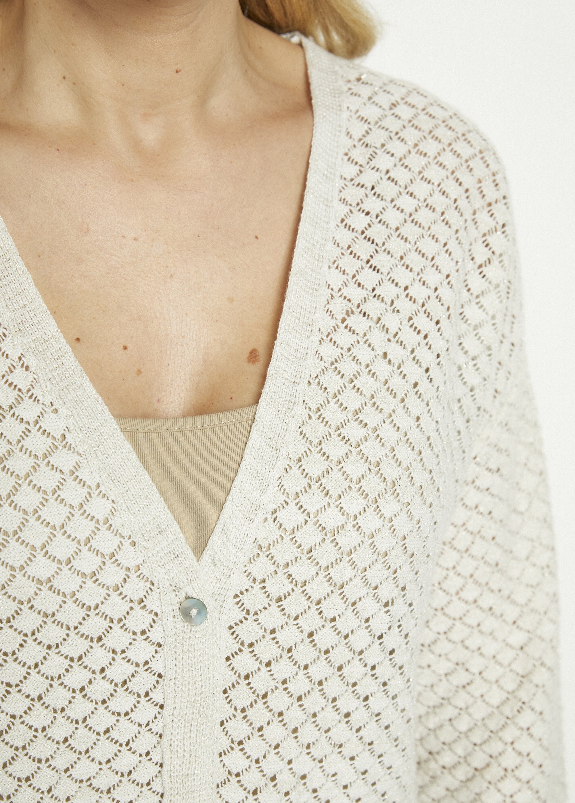 Cardigan_a_maniche_lunghe_con_scollo_a_V_e_bottoni_Beige_dore_DE2_slim