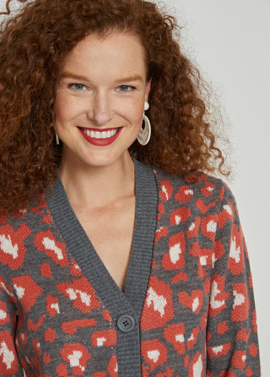 Cardigan_corto_abbottonato_in_jacquard_leopardato_Gris_et_tomette_DE1_slim