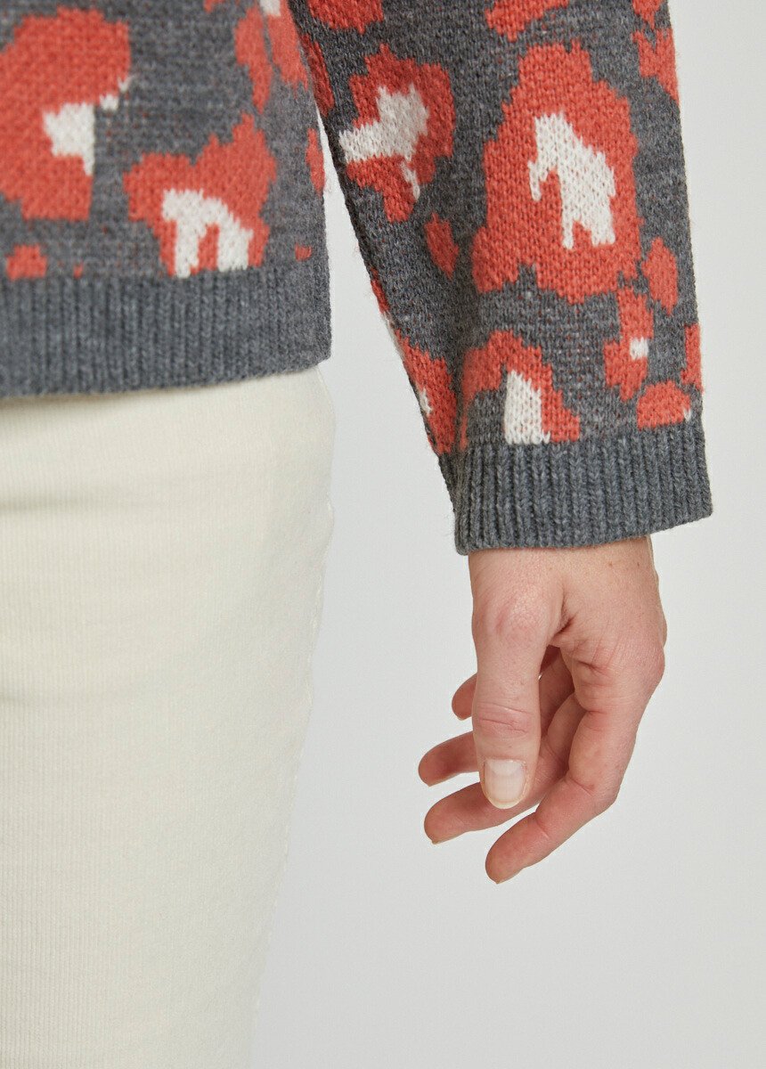 Cardigan_corto_abbottonato_in_jacquard_leopardato_Gris_et_tomette_DE3_slim