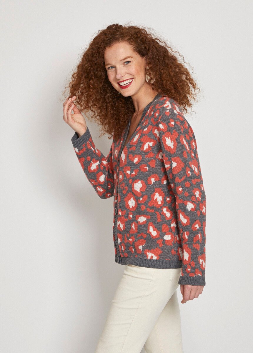 Cardigan_corto_abbottonato_in_jacquard_leopardato_Gris_et_tomette_DR1_slim