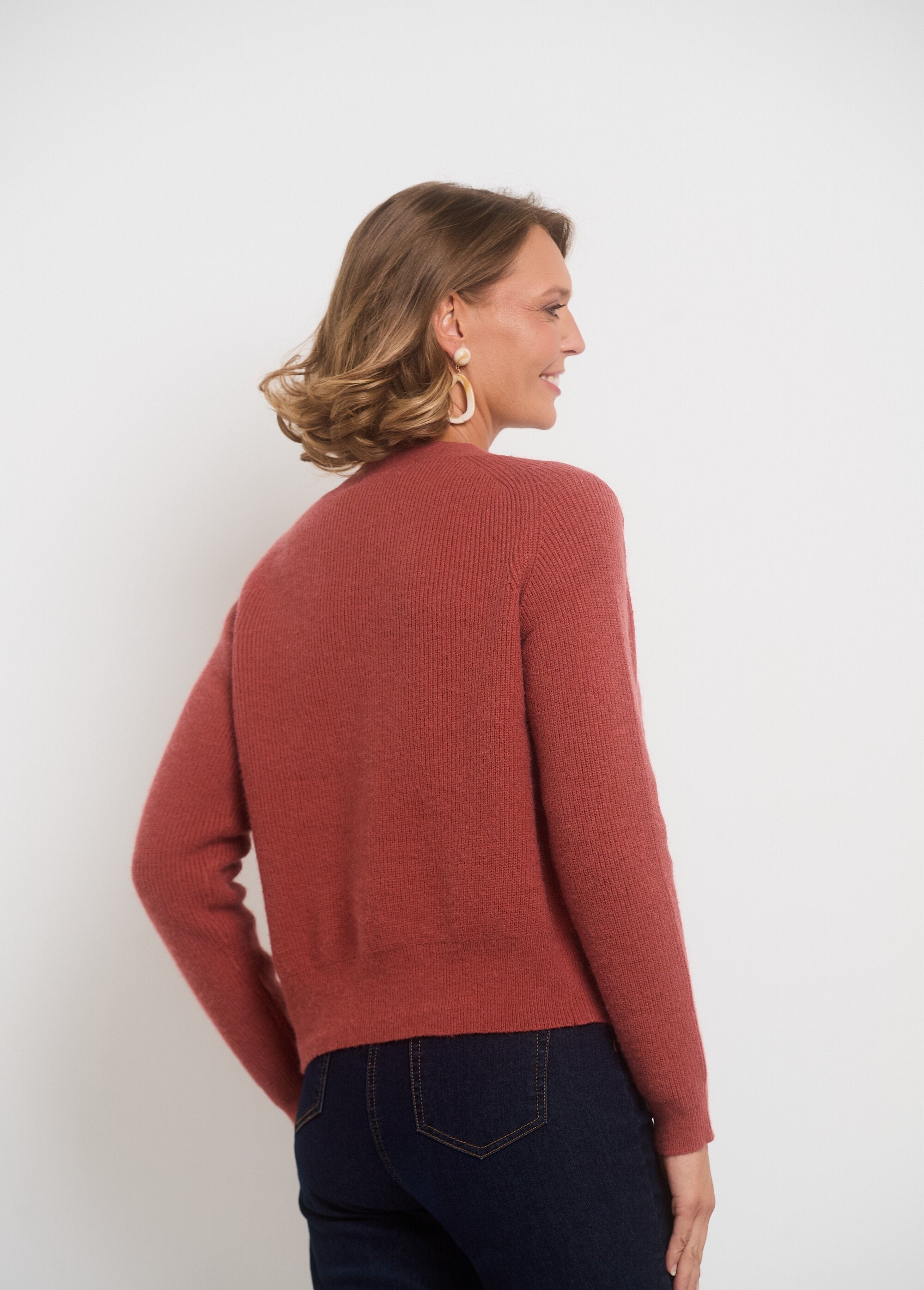 Cardigan_corto_con_scollo_a_V_e_bottoni_a_contrasto_Terracota_DO1_slim