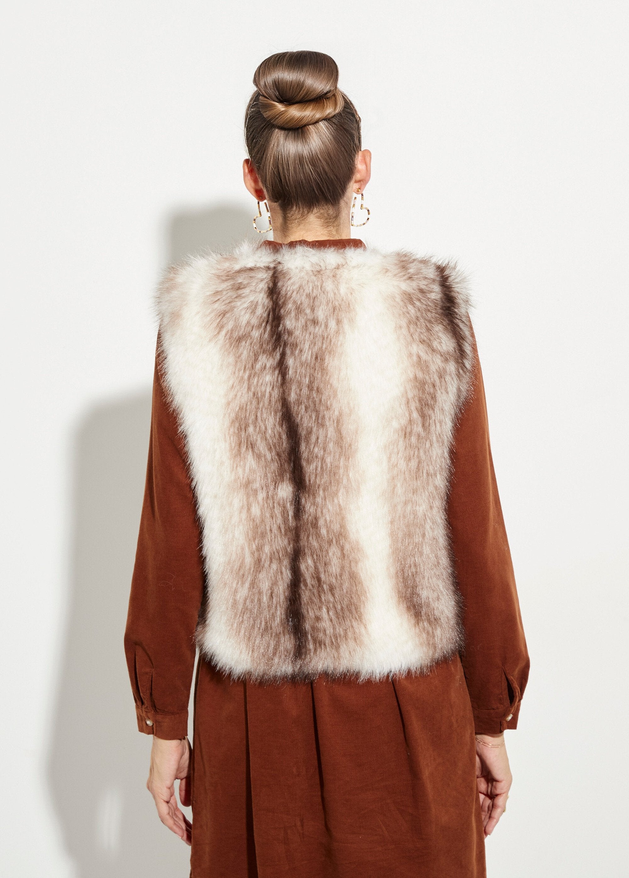 Cardigan_senza_maniche_in_pelliccia_sintetica_Beige_DO1_slim