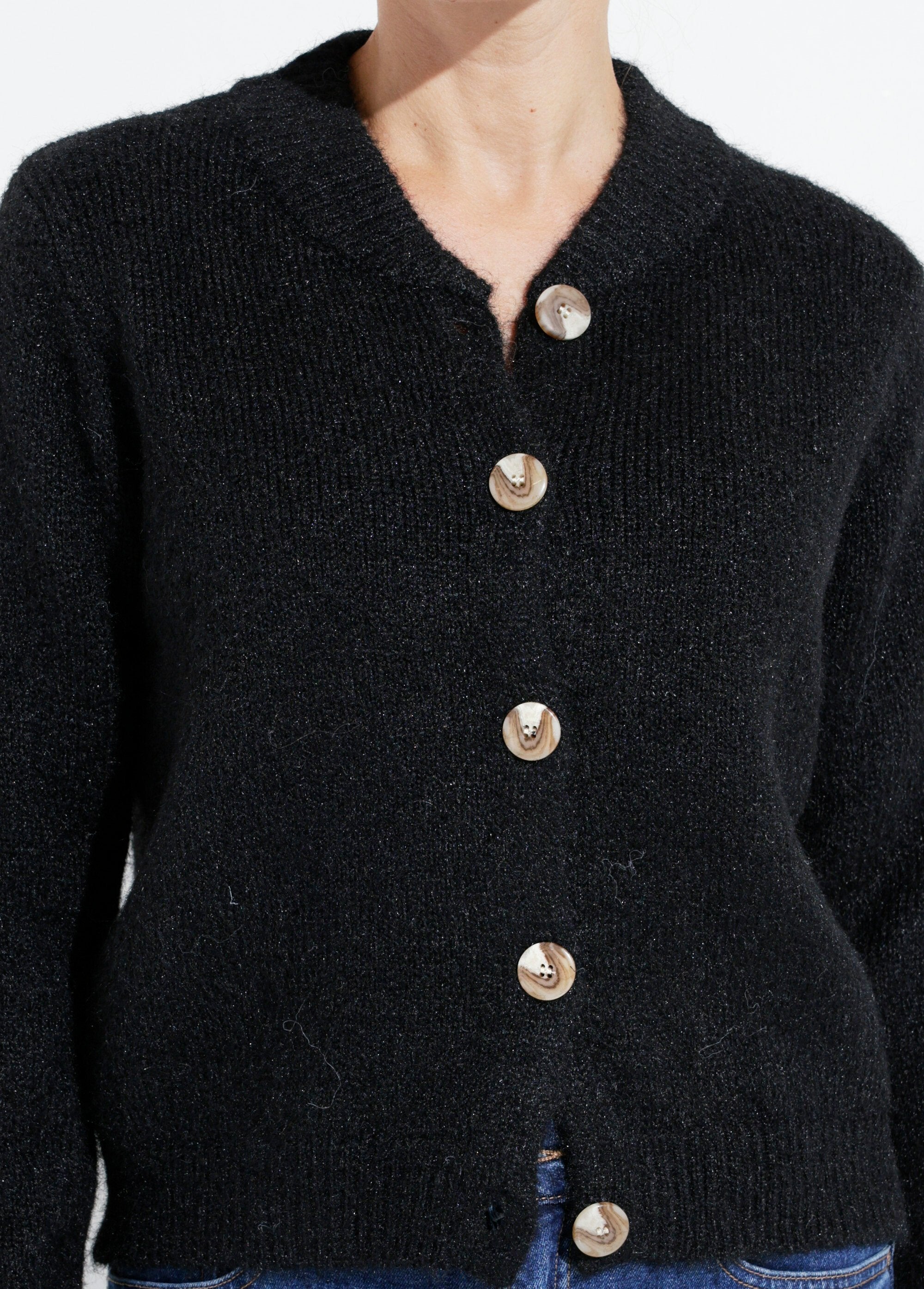 Cardigan_a_maglia_con_scollo_rotondo_Noir_DE1_slim