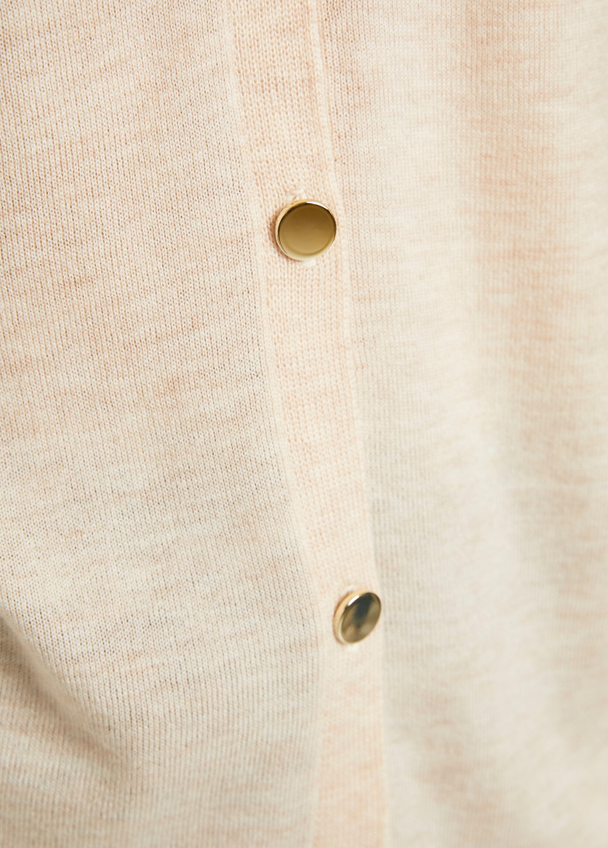 Cardigan_in_jersey_tinta_unita,_slim,_con_scollo_a_V_e_abbottonatura,_in_lana_merino_Ficelle_DE4_slim