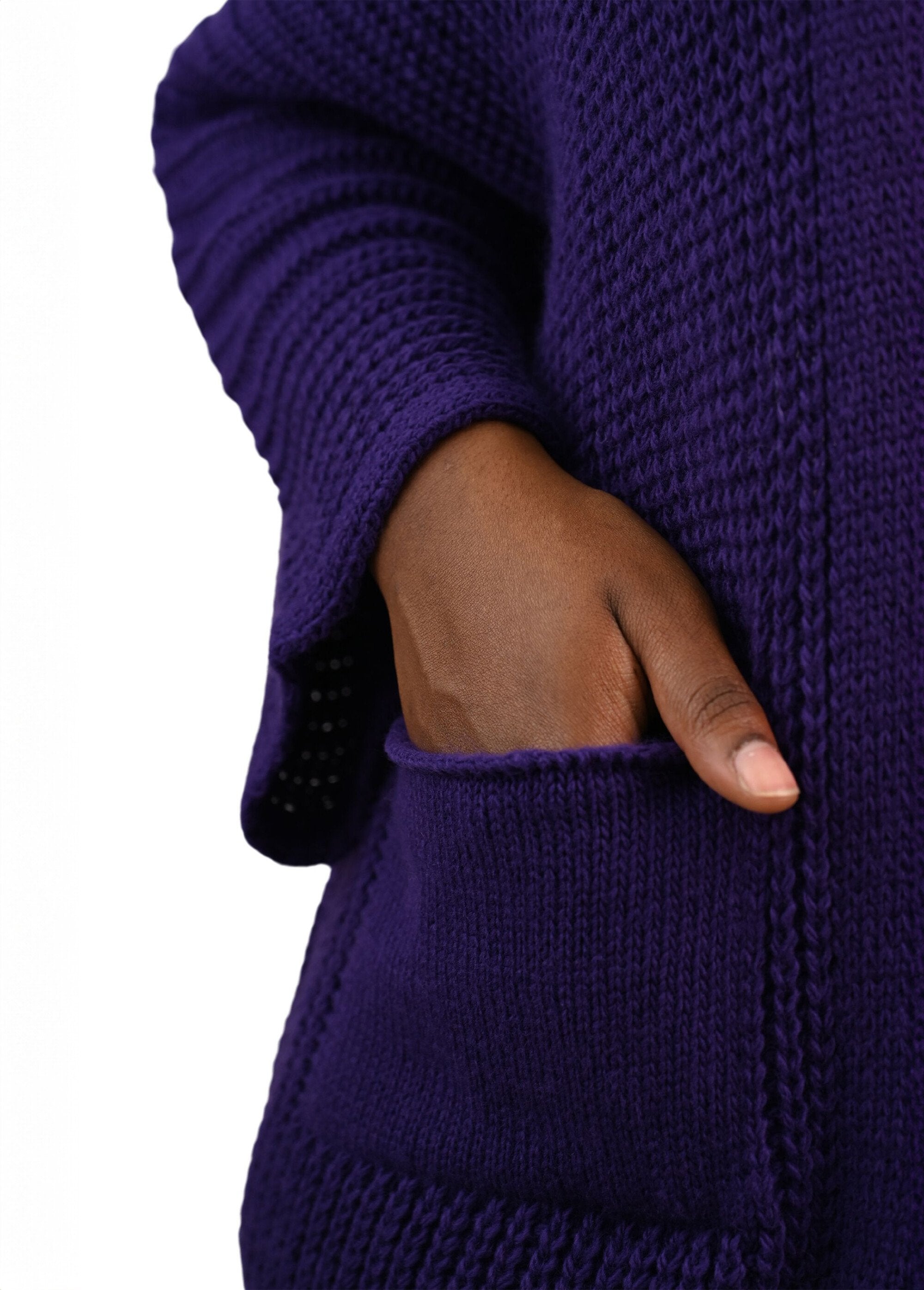 Cardigan_lungo_in_maglia_con_tasche_applicate_Violet_DE1_curvy