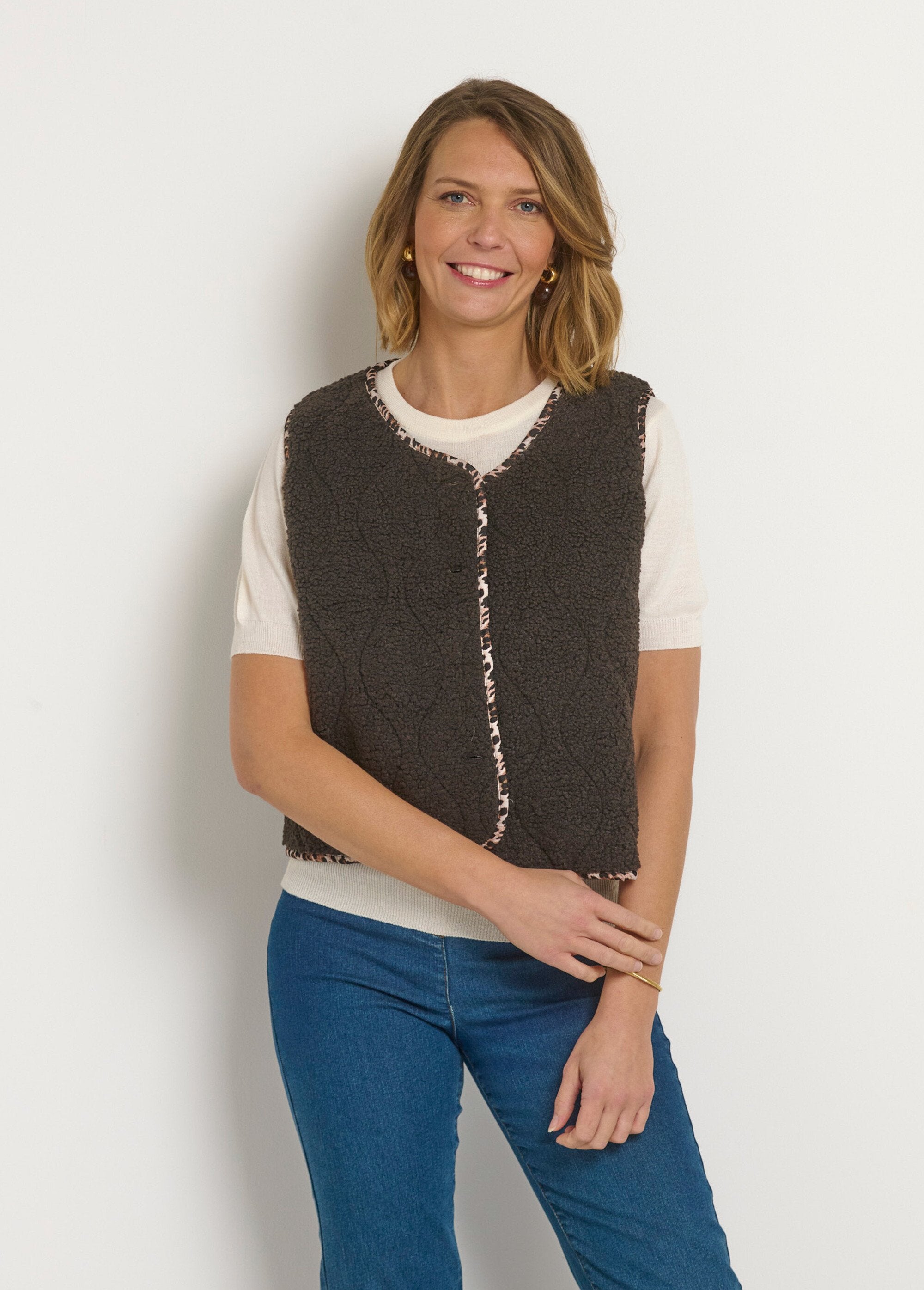 Cardigan_senza_maniche_abbottonato_in_pile_Marron_FA1_slim