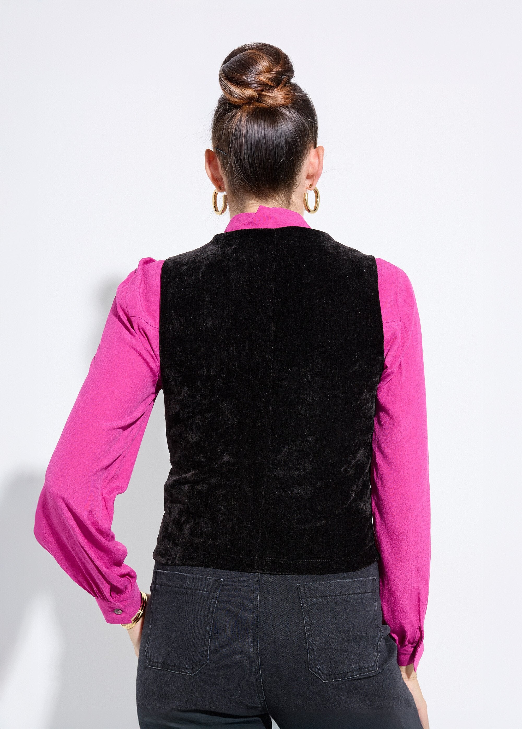Gilet_senza_maniche_con_bottoni_in_velluto_Noir_DO1_slim