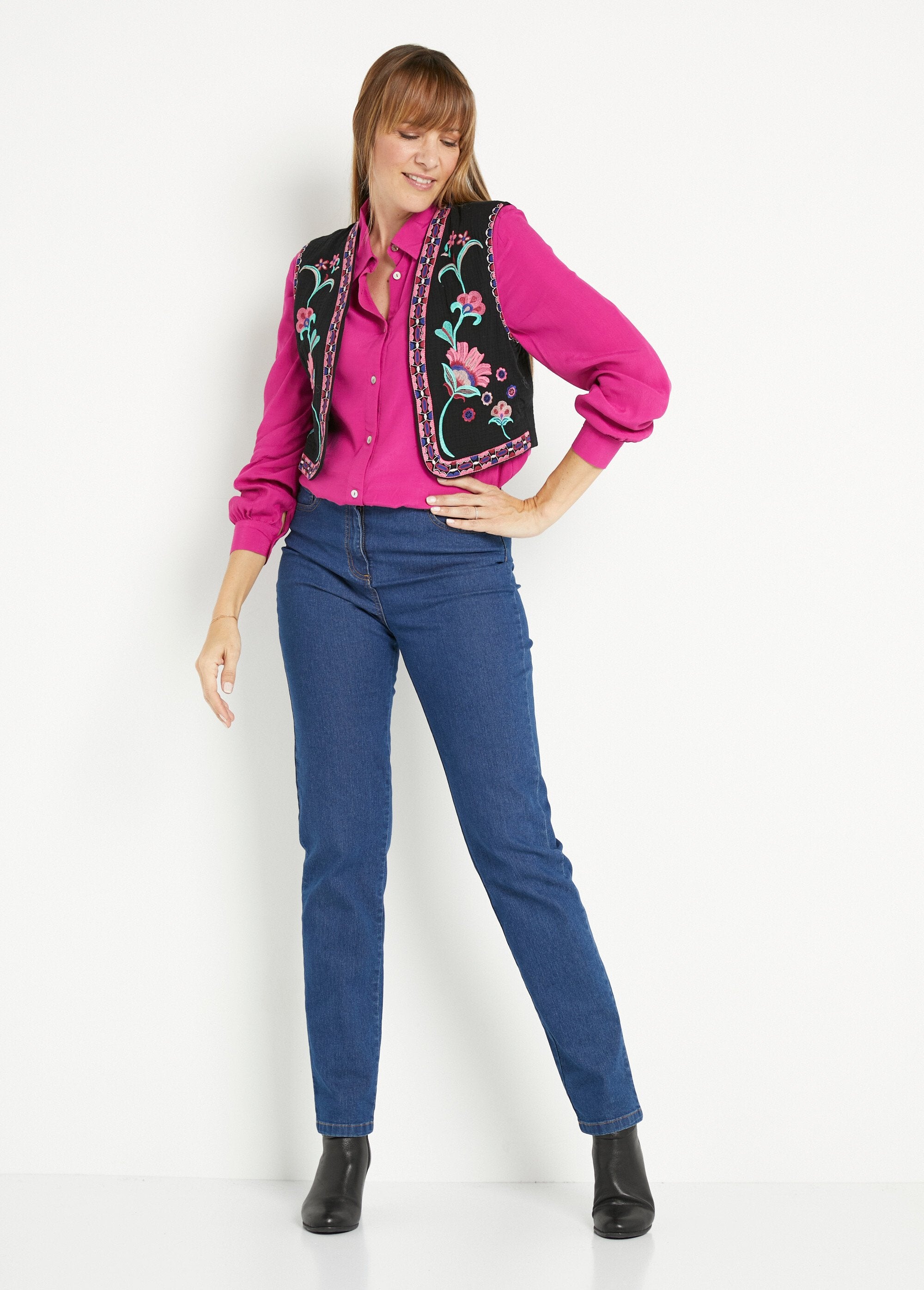 Cardigan_senza_maniche_con_ricamo_floreale_Noir__SF1_slim