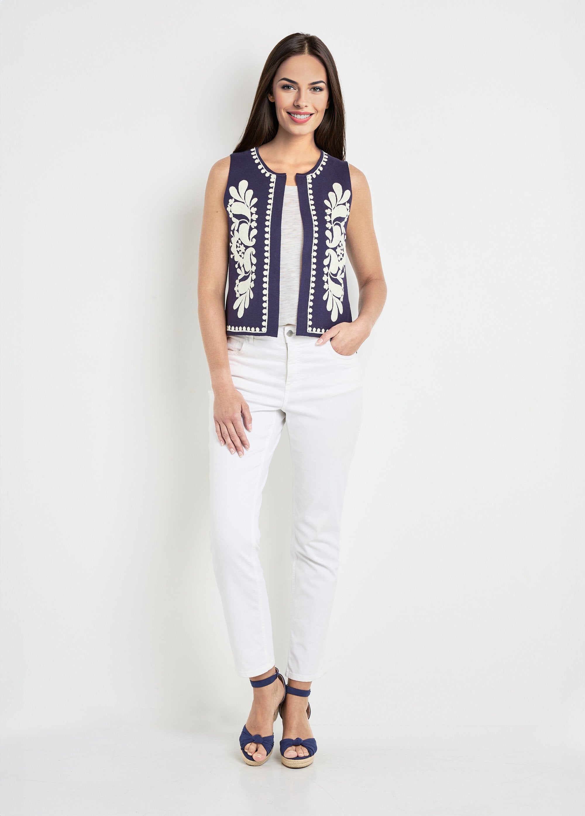 Cardigan_senza_maniche_in_maglia_con_ricamo_Marine_SF1_slim