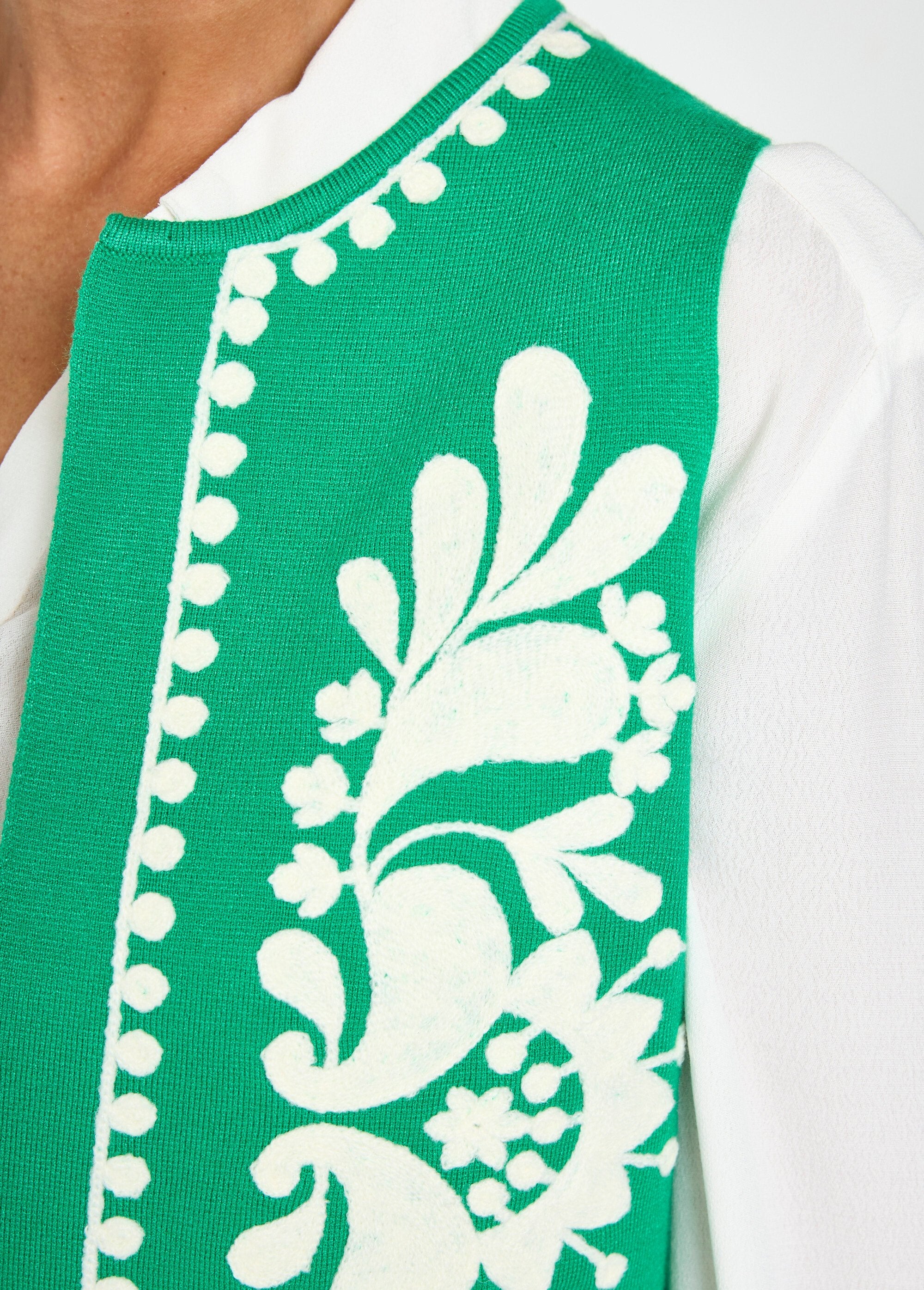 Cardigan_senza_maniche_in_maglia_con_ricamo_Vert_DE2_slim