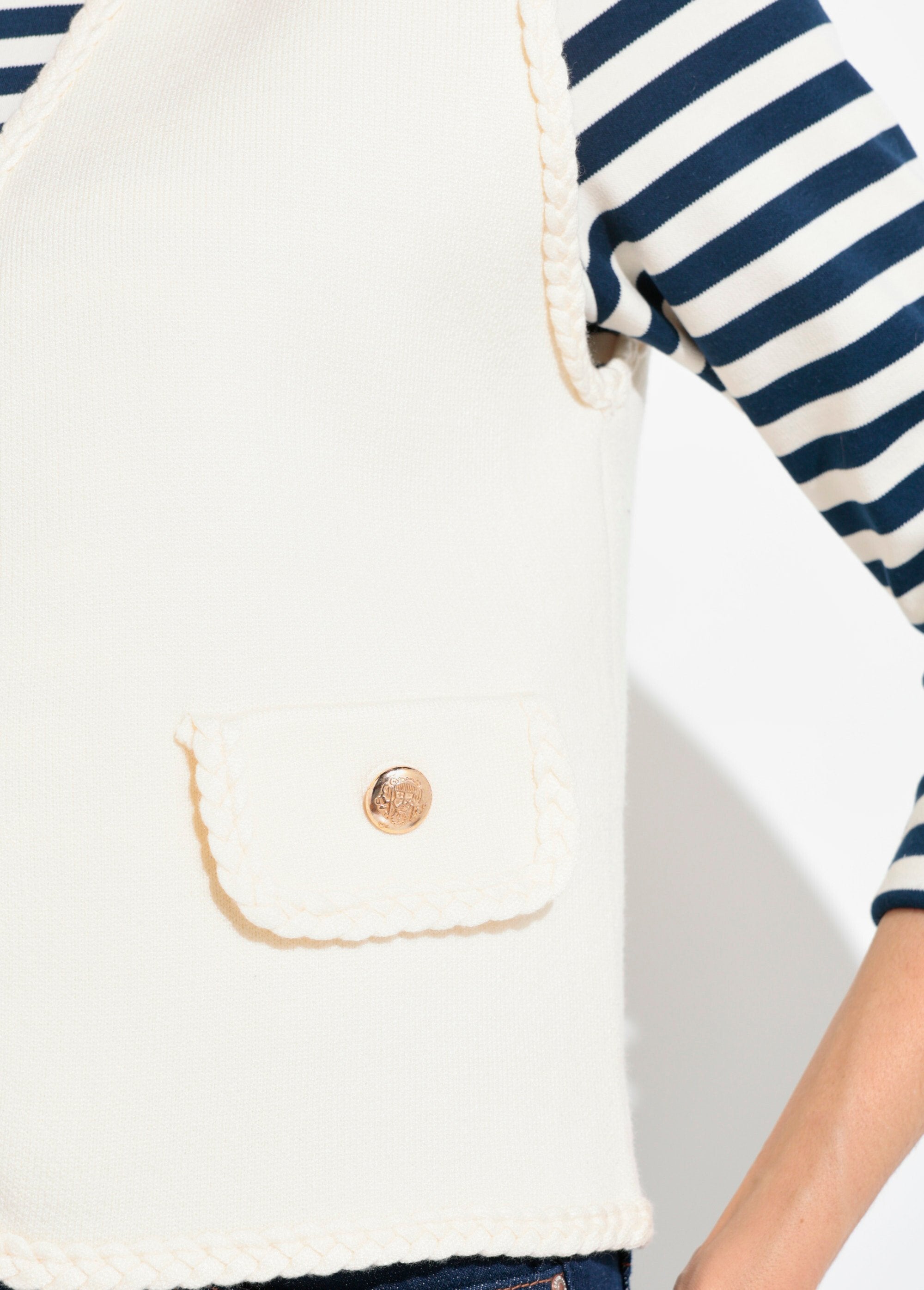 Cardigan_spesso_senza_maniche_con_dettagli_a_treccia_Beige_DE2_slim