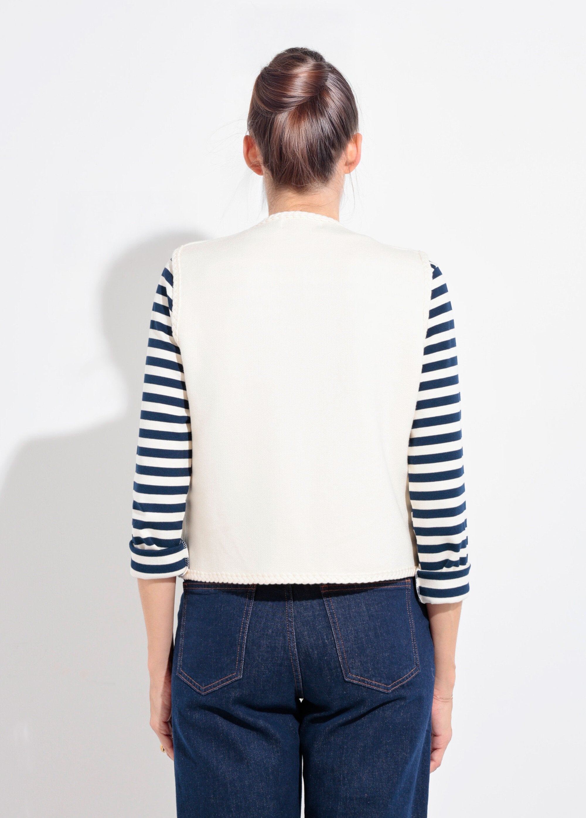Cardigan_spesso_senza_maniche_con_dettagli_a_treccia_Beige_DO1_slim