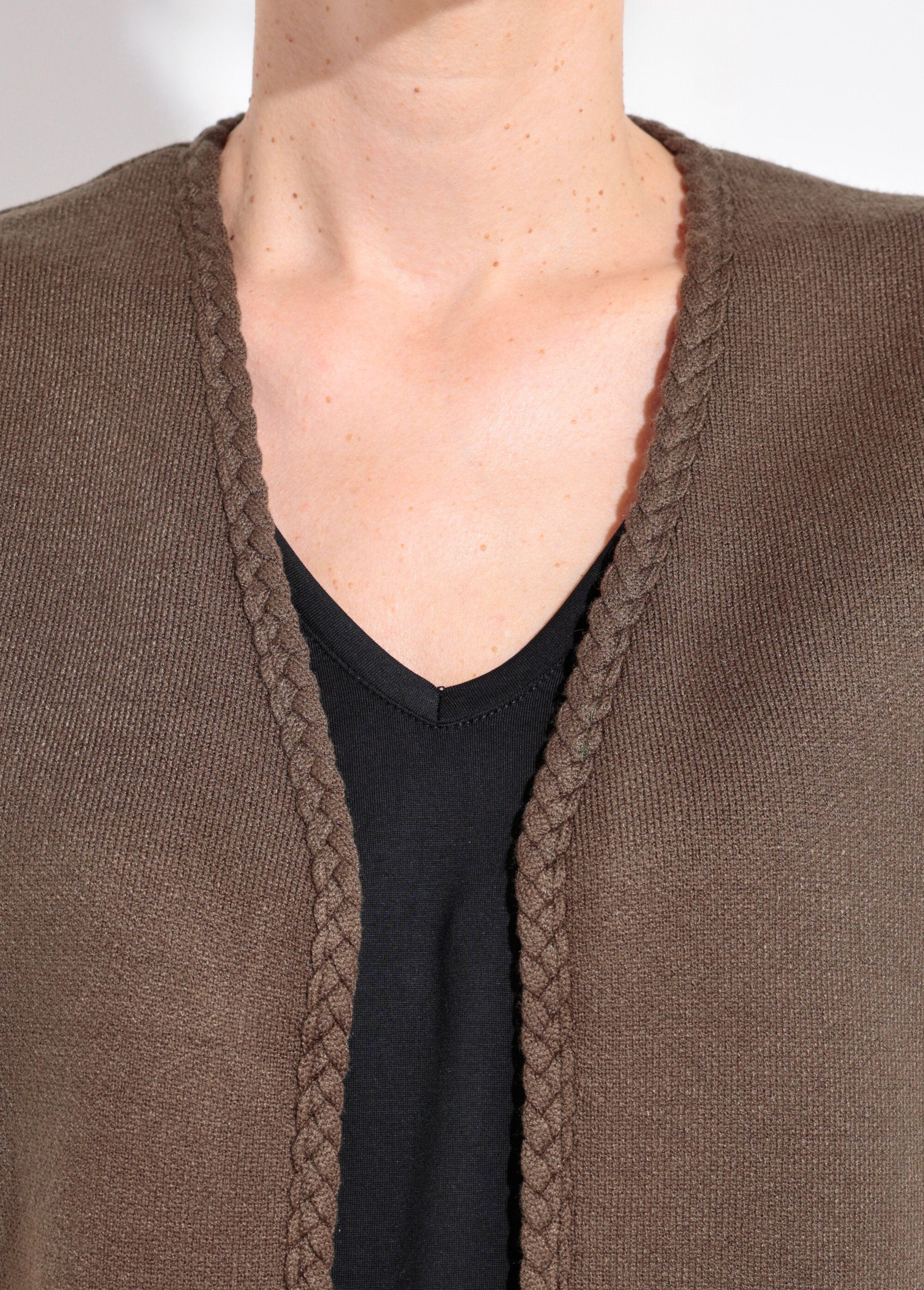 Cardigan_spesso_senza_maniche_con_dettagli_a_treccia_Kaki_DE1_slim