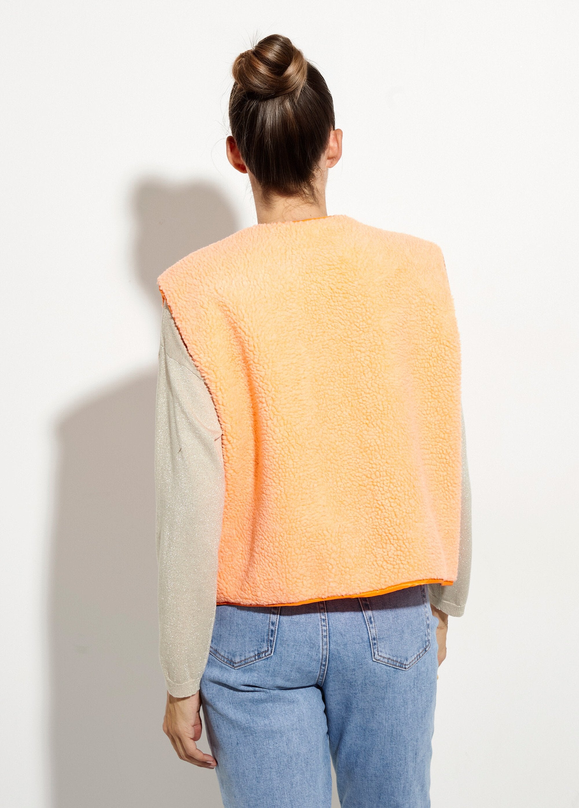 Cardigan_senza_maniche_in_ecopelliccia_fluorescente_Orange_fluo_DO1_slim
