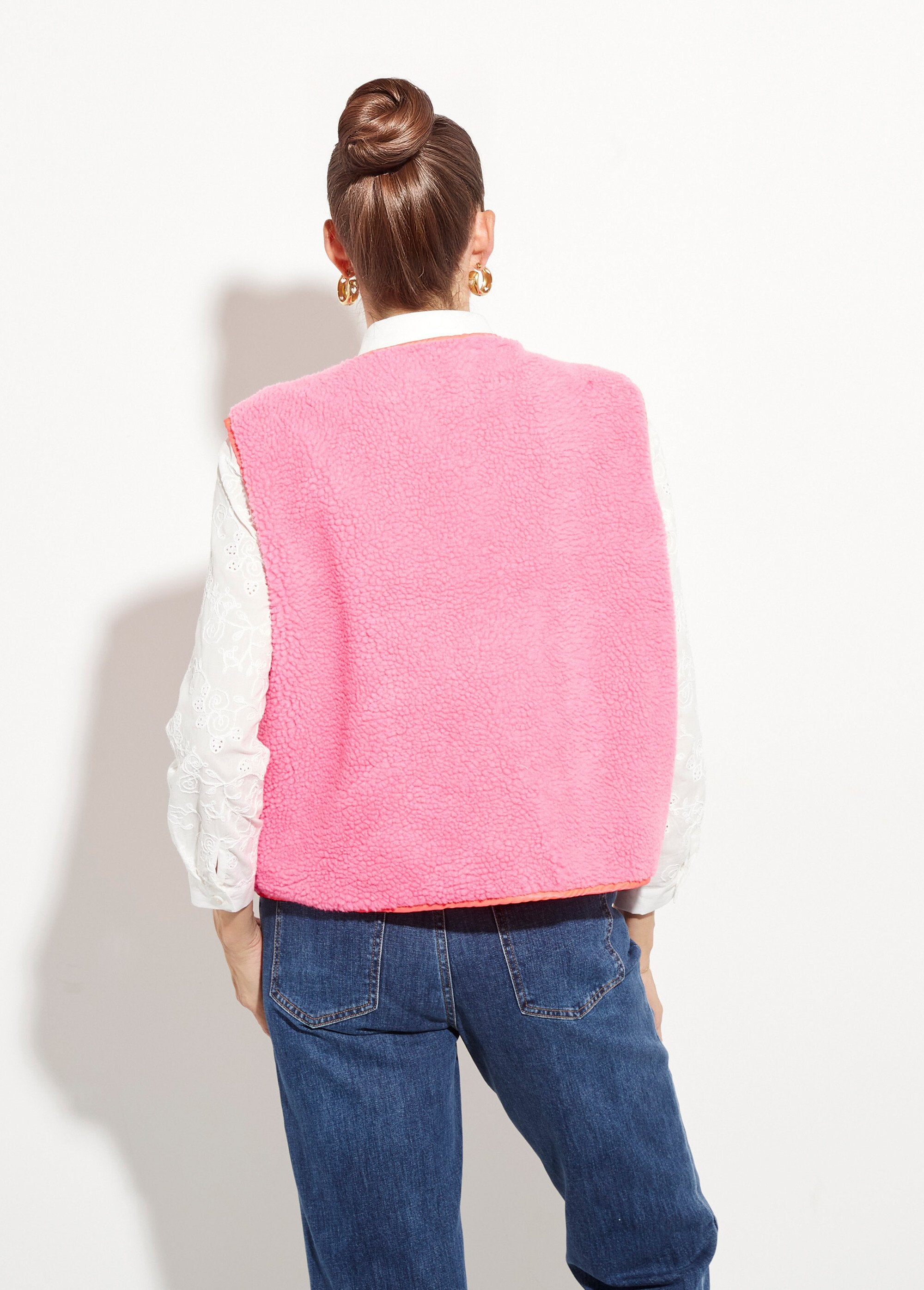 Cardigan_senza_maniche_in_ecopelliccia_fluorescente_Rose_fluo_DO1_slim