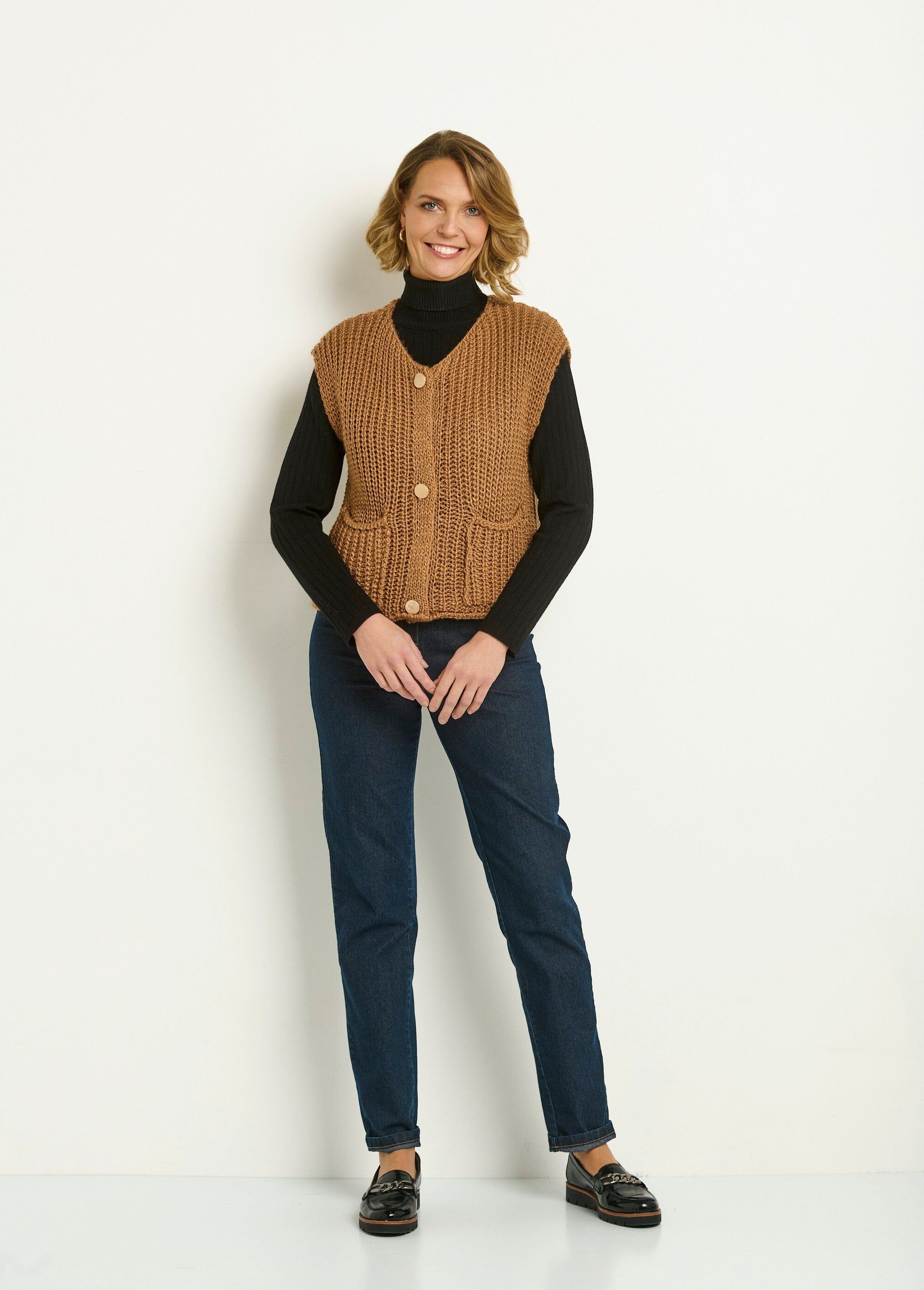 Cardigan_senza_maniche_in_maglia_pesante_Camel_SF1_slim