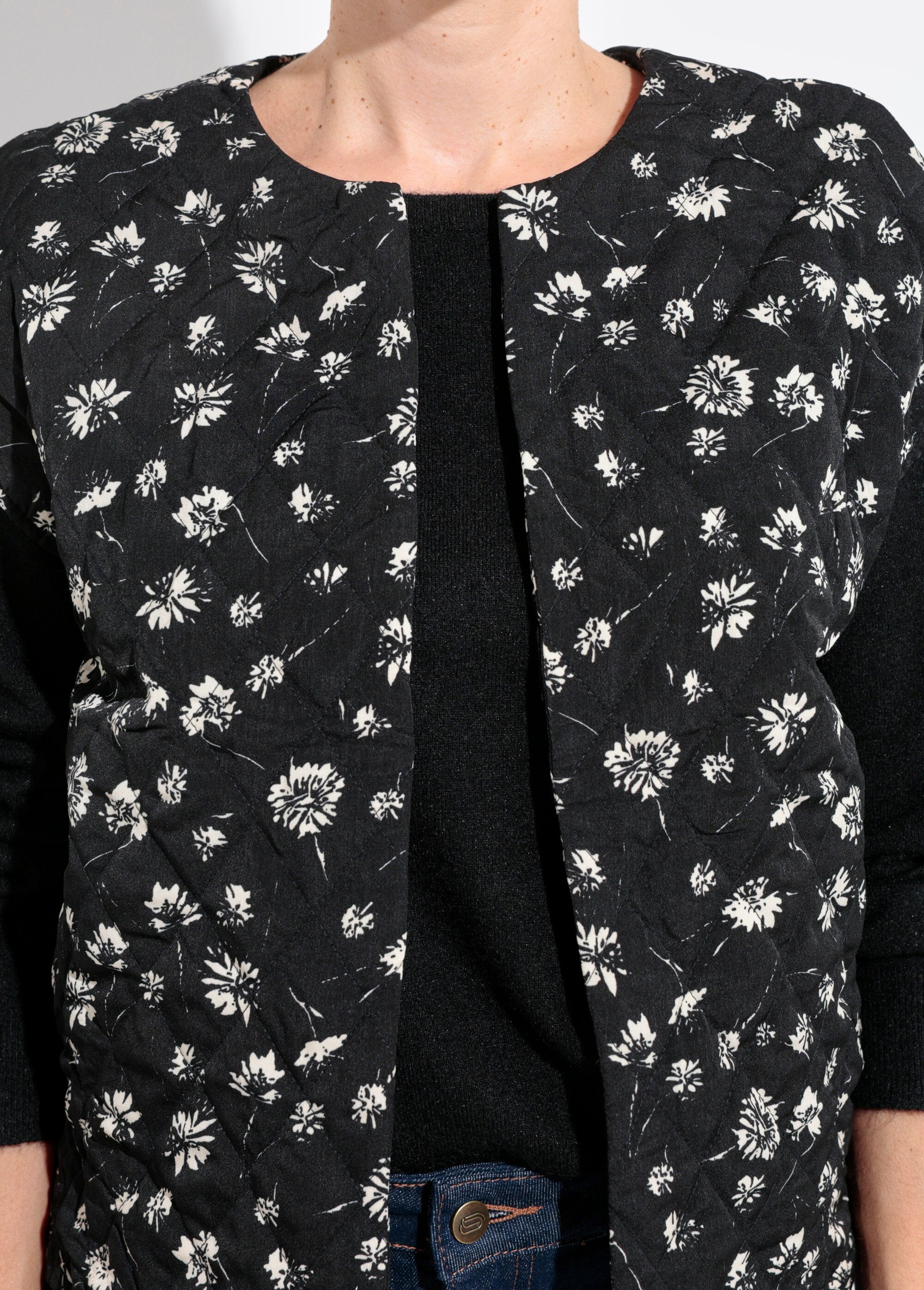 Cardigan_trapuntato_senza_maniche_con_impunture_Noir_DE1_slim