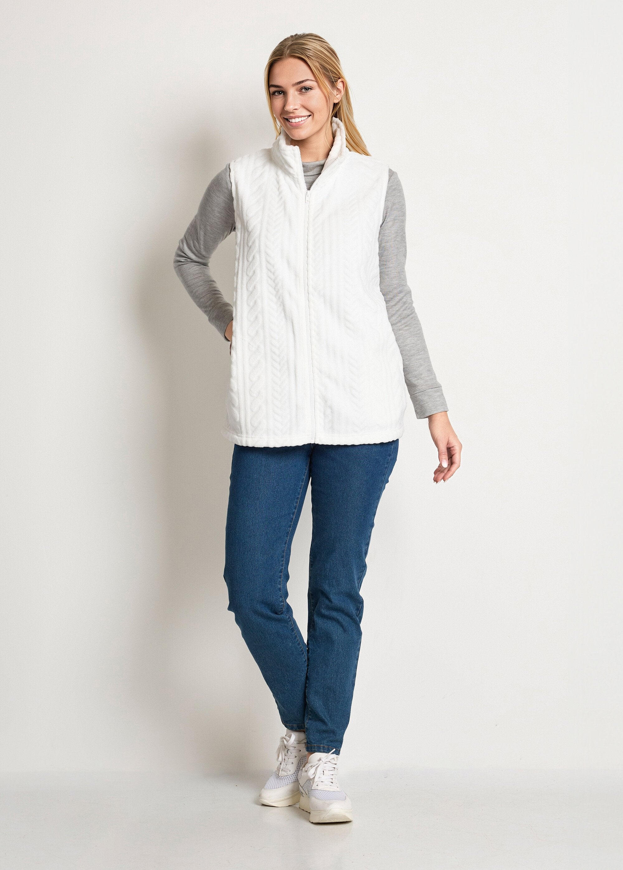Gilet_senza_maniche_in_pile_con_cerniera_e_felpa_al_tatto_Blanc_SF1_slim