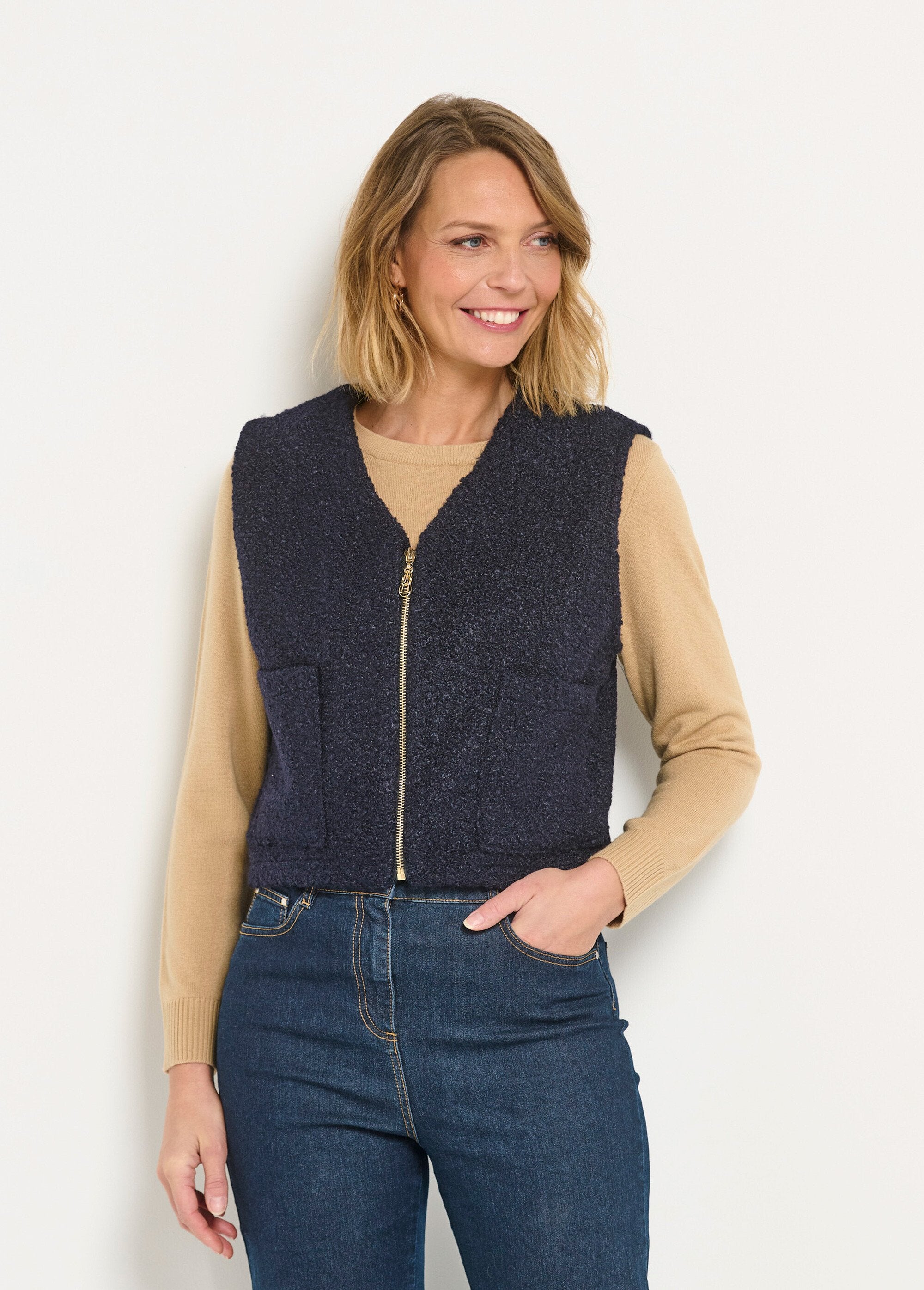 Cardigan_senza_maniche_con_zip_e_tocco_di_lana_Marine_FA1_slim