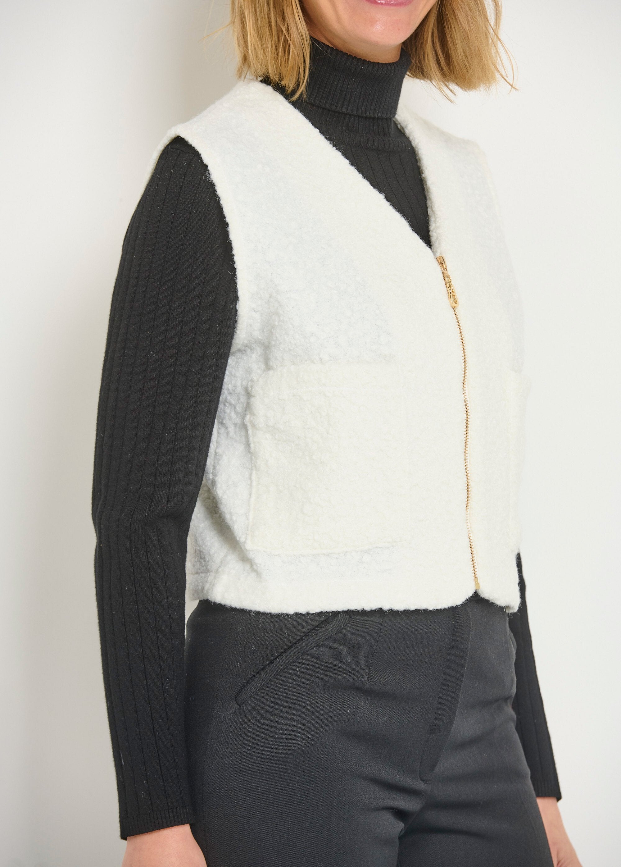 Cardigan_senza_maniche_con_zip_e_tocco_di_lana_Ecru_DE2_slim