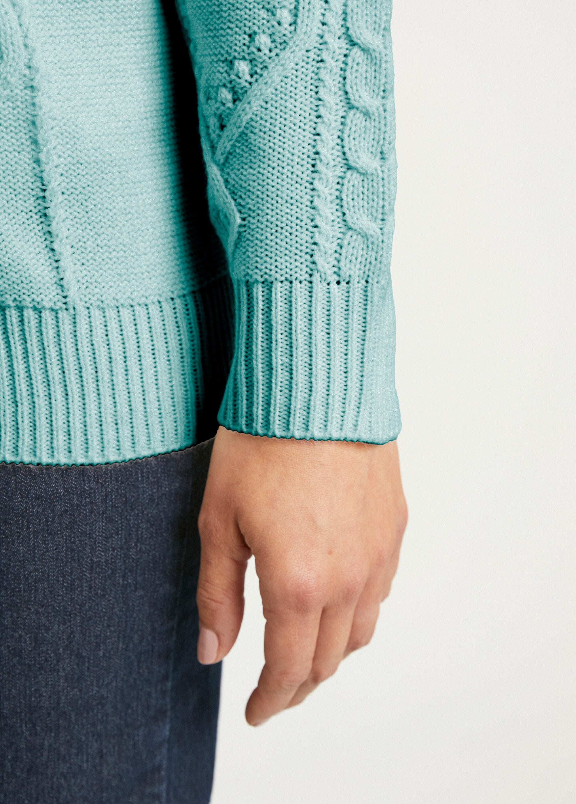 Caldo_cardigan_con_zip_e_collo_alto_lavorato_a_maglia_Verde_DE2_slim