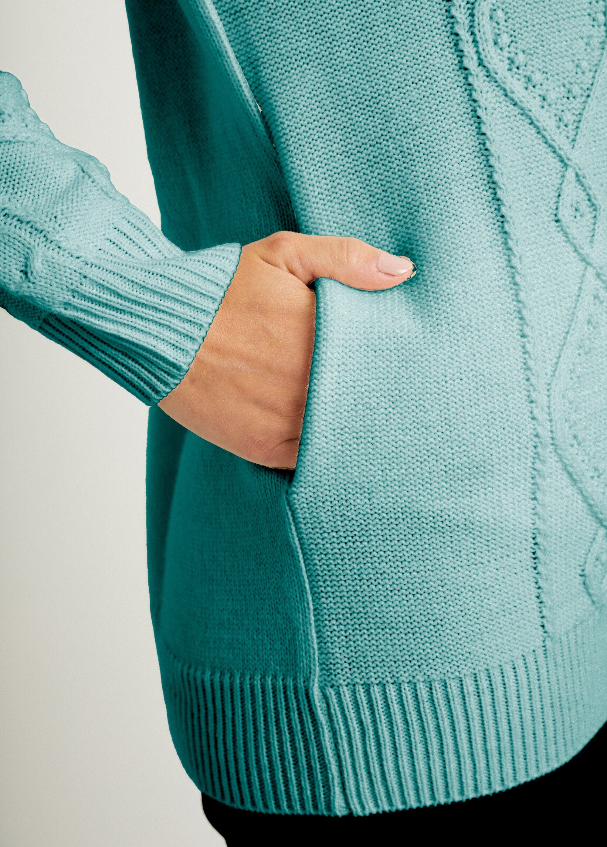 Caldo_cardigan_con_zip_e_collo_alto_lavorato_a_maglia_Verde_DE3_slim