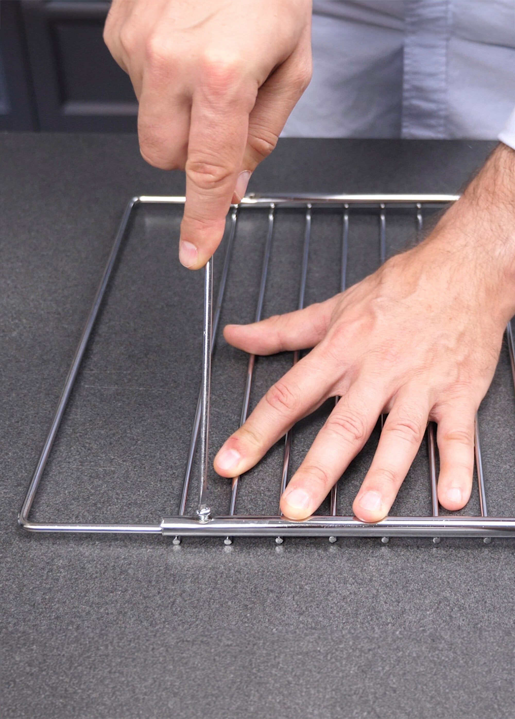 Cremagliera_da_forno_universale,_estensibile_da_33_a_61_cm_Gris_DE1_slim