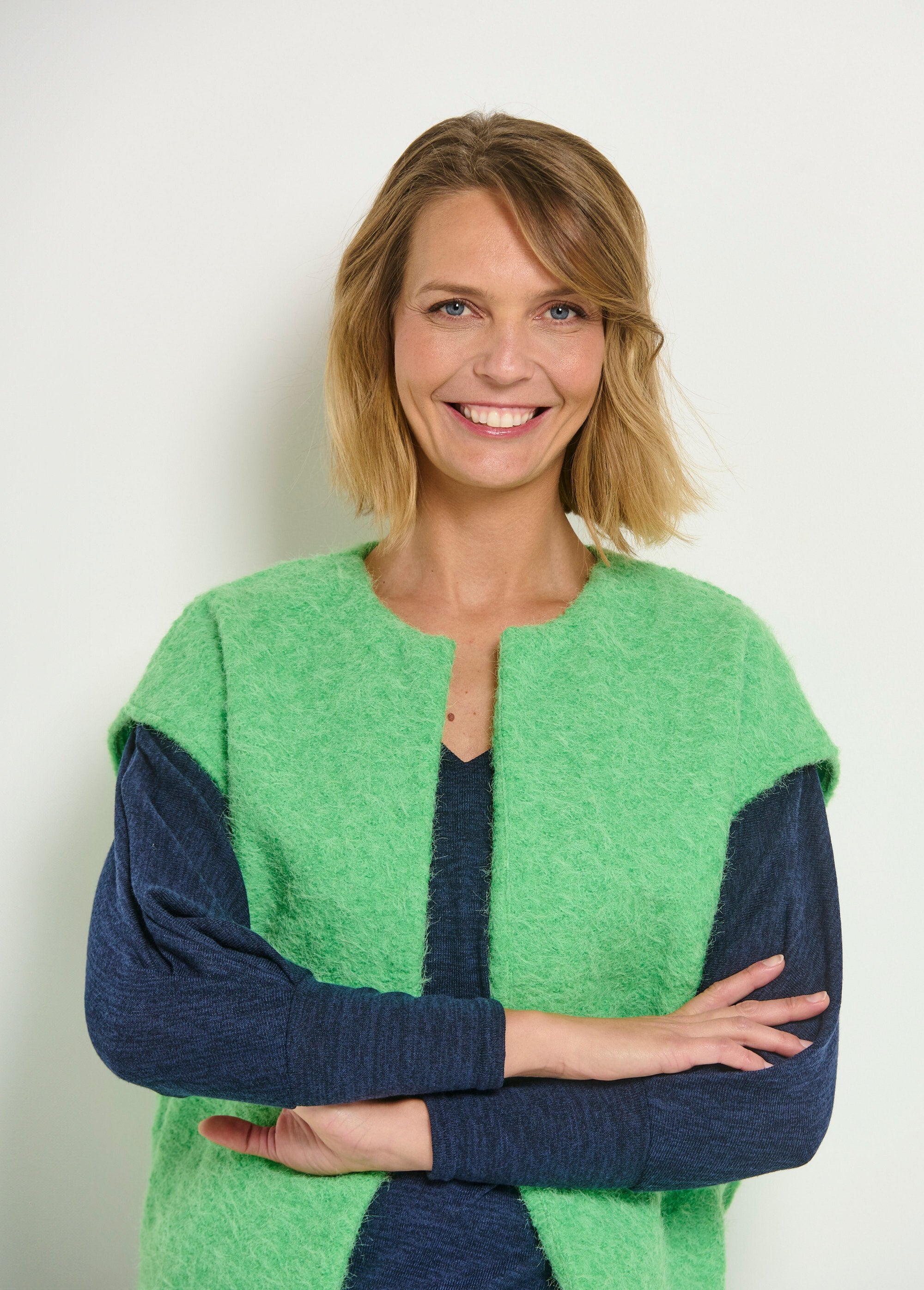 Giacca_di_lana_senza_maniche_Vert_DE1_slim