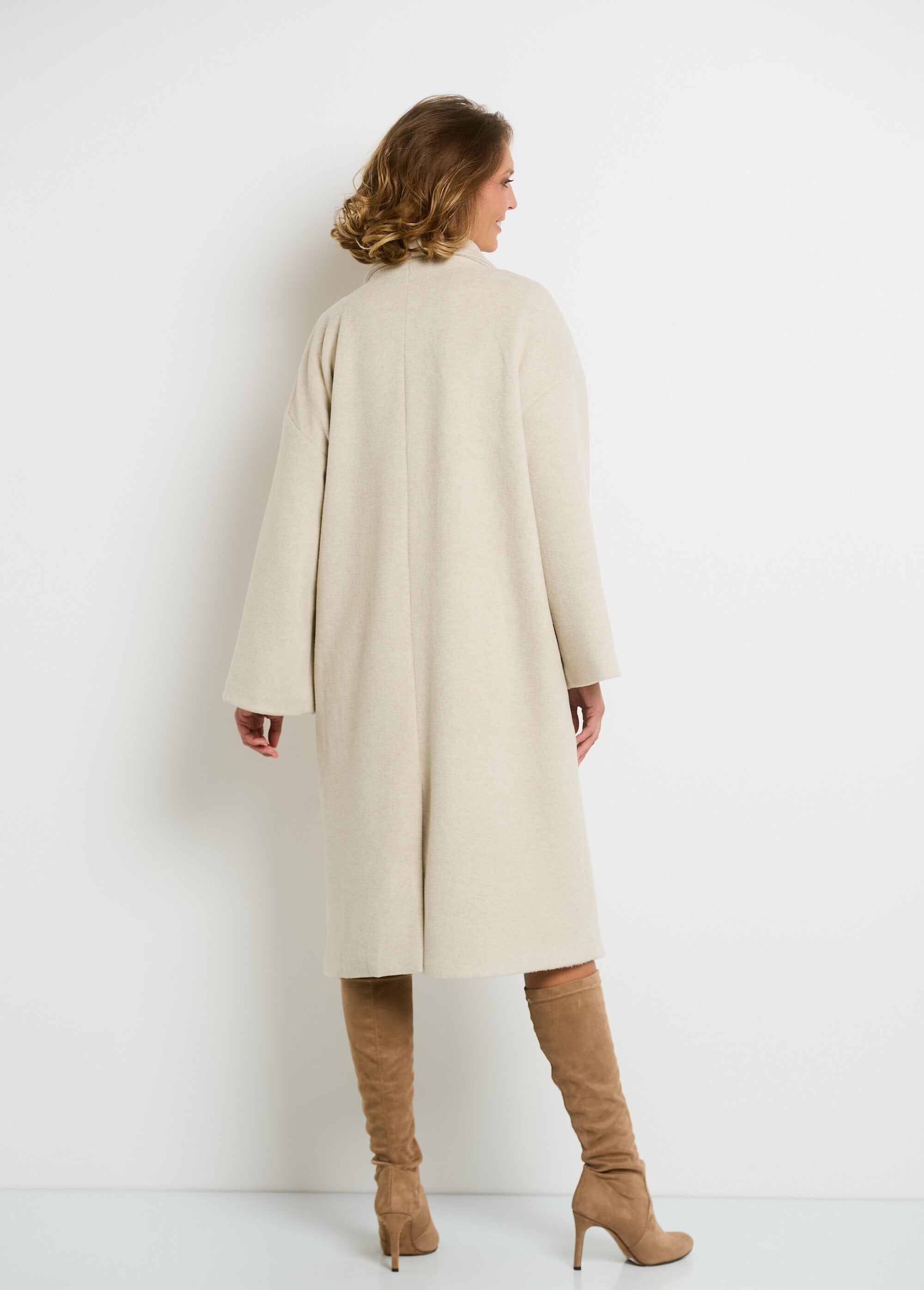 Cappotto_caldo_con_maniche_svasate_Naturel_DO1_slim