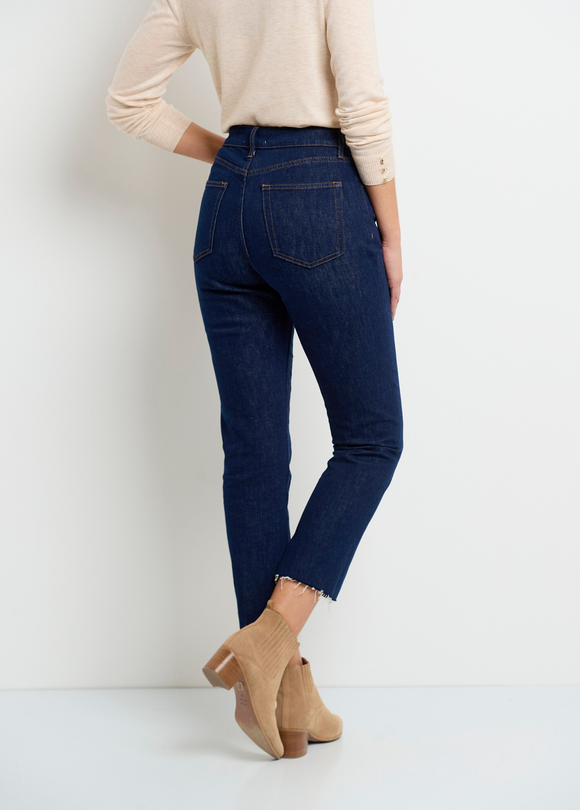Jeans_dritti_a_5_tasche_con_orlo_sfrangiato_Brut_DO1_slim