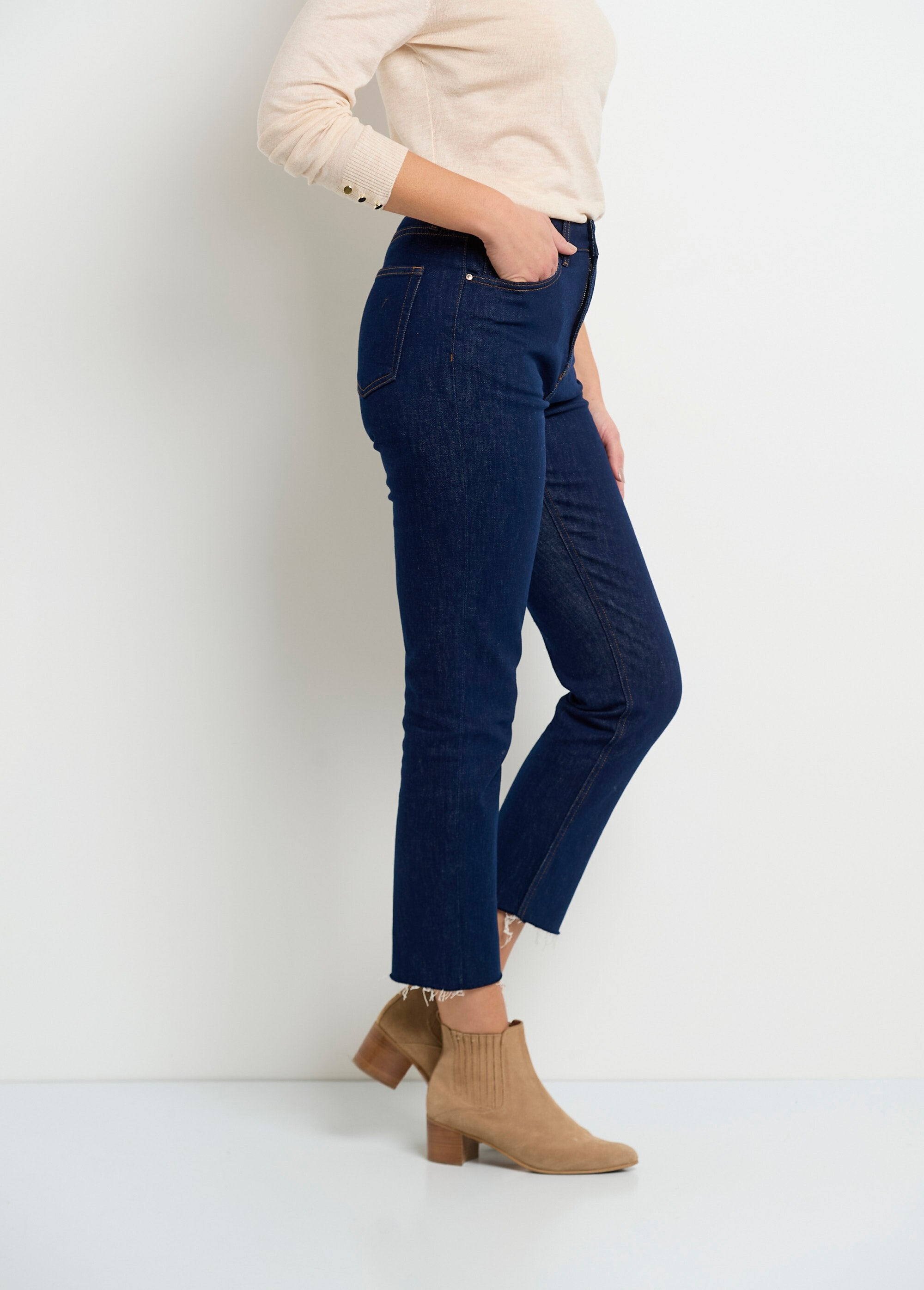 Jeans_dritti_a_5_tasche_con_orlo_sfrangiato_Brut_DR1_slim