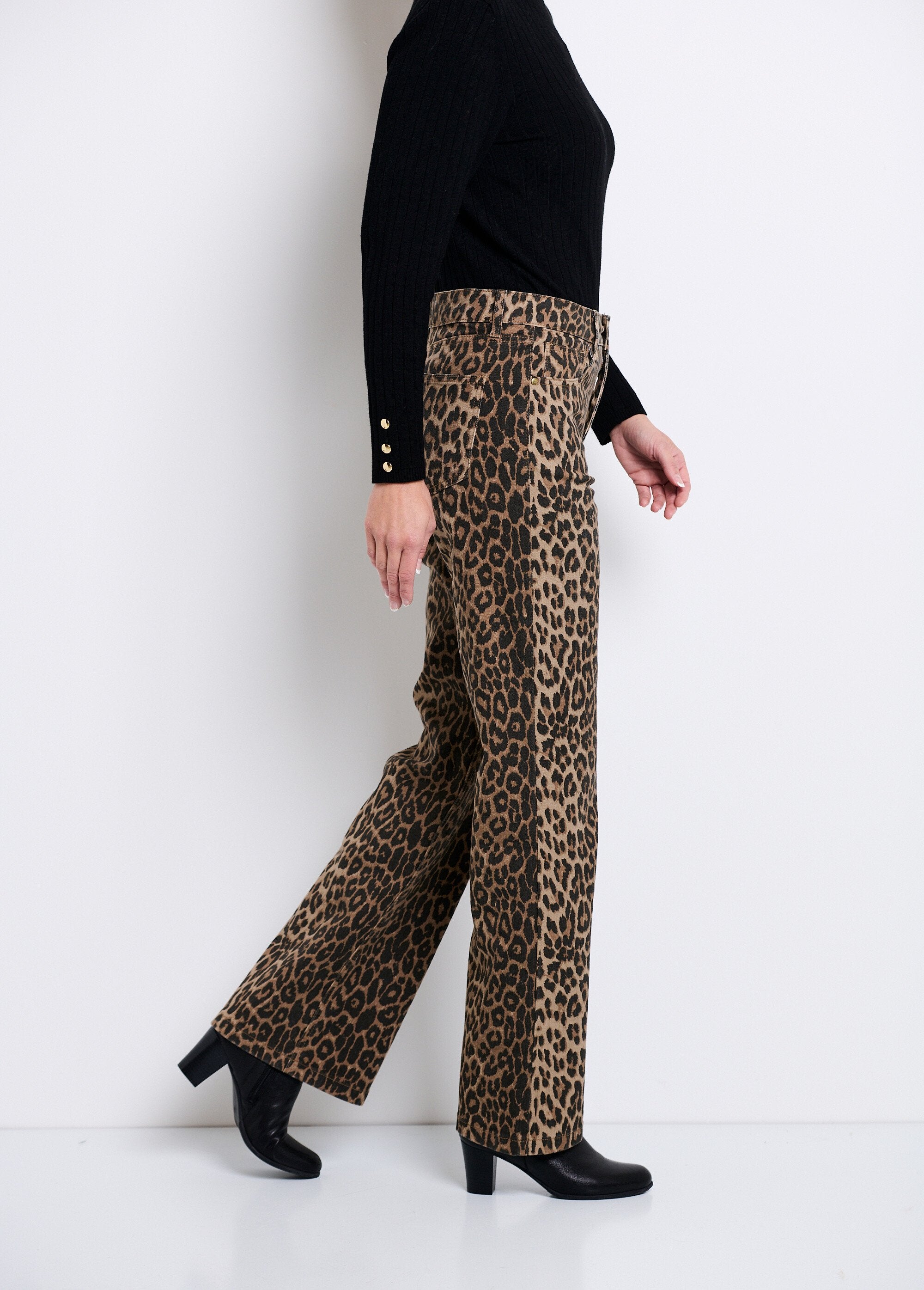 Jeans_dritti_a_5_tasche_con_stampa_leopardata_Leopard_DR1_slim