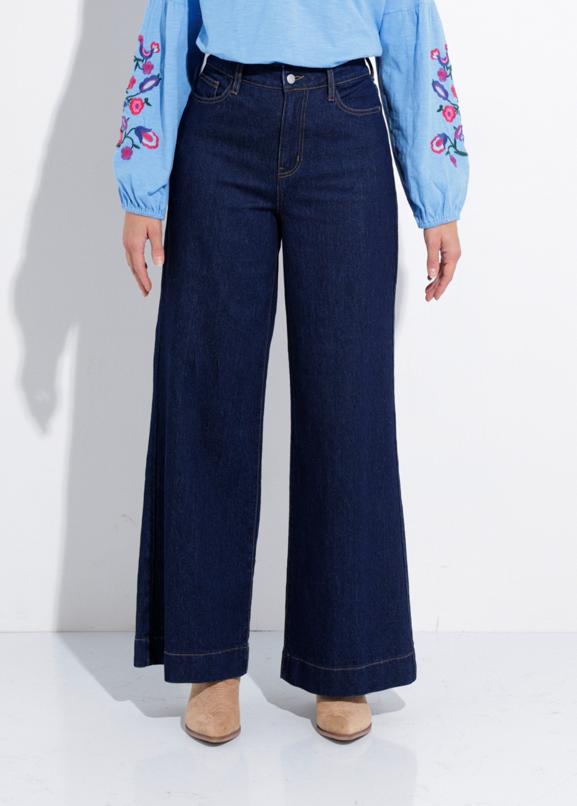 Jeans_5_tasche_a_vita_alta_e_gamba_larga_Brut_FA1_slim