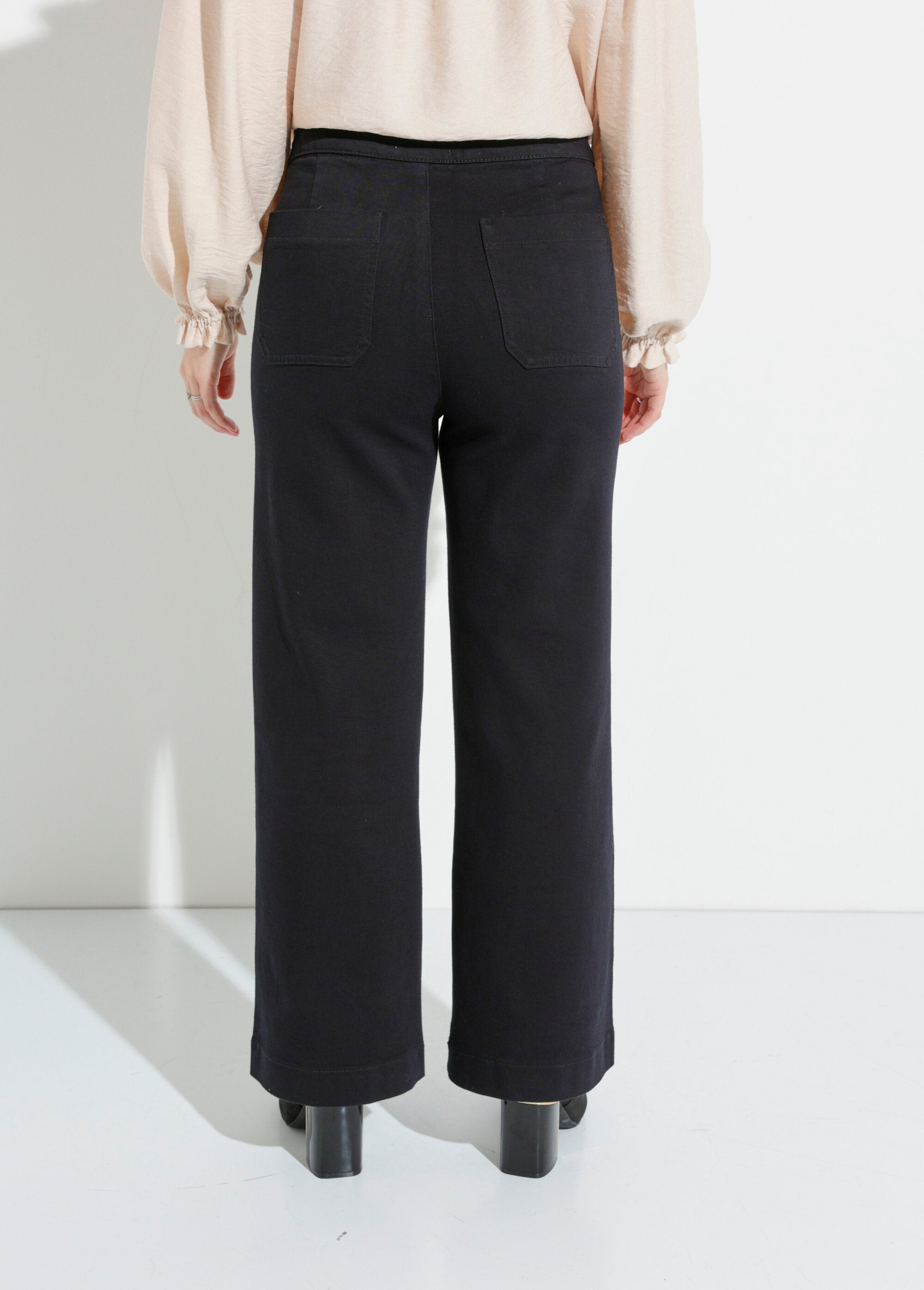Jeans_con_bottoni_in_metallo,_speciale_PETITE_Noir_DO1_slim