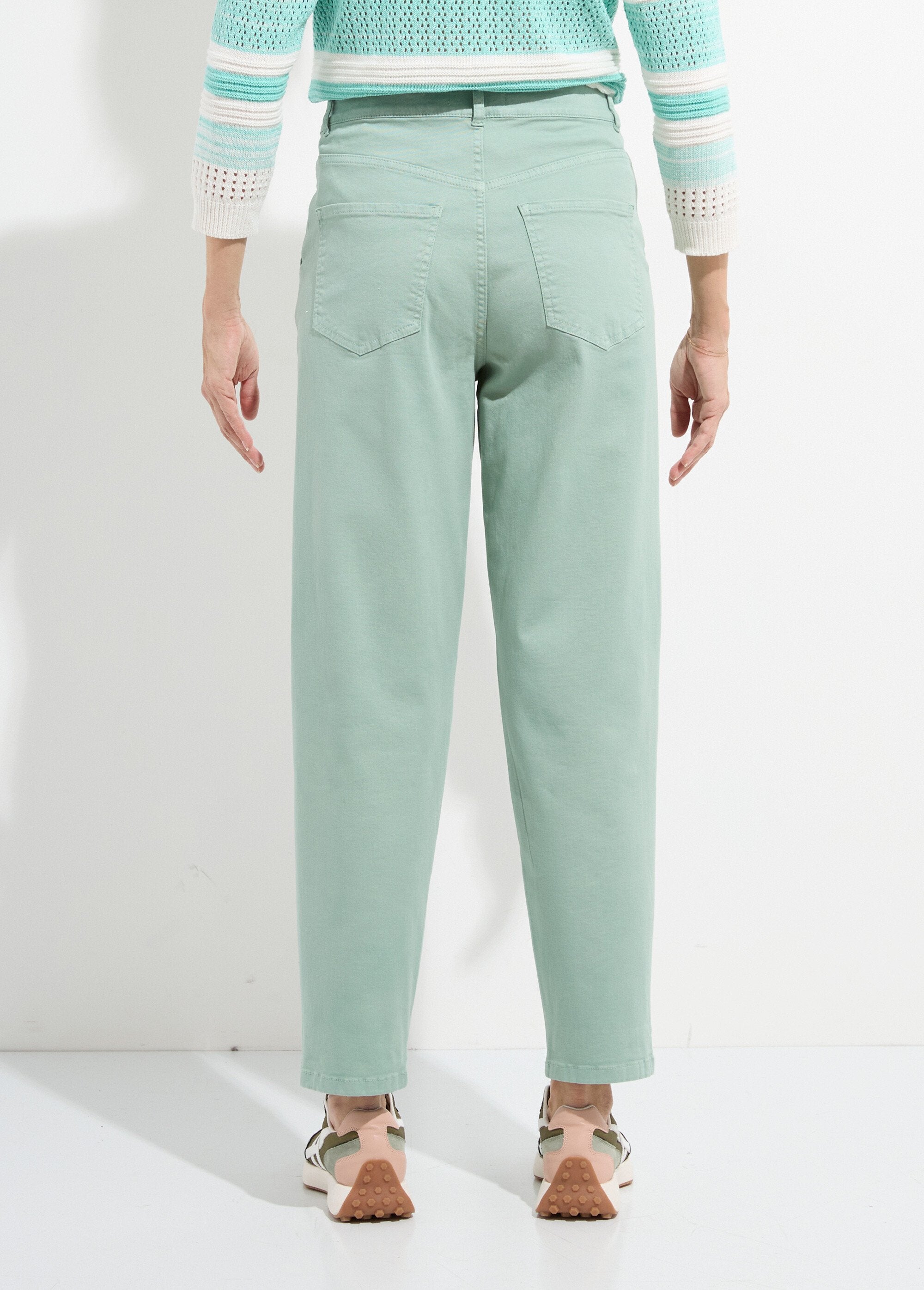 Jeans_elasticizzati_a_vita_alta_taglio_carota_colorato_Vert_kaki_DO1_slim