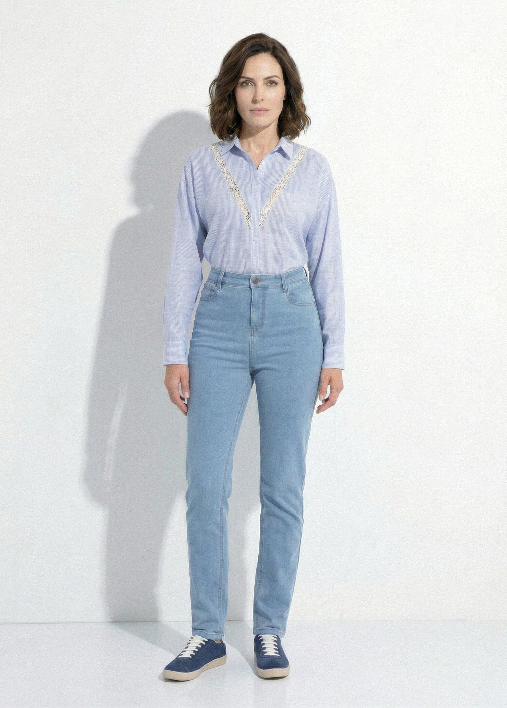 Jeans_a_vita_alta_con_gamba_dritta_Bleached_SF1_slim