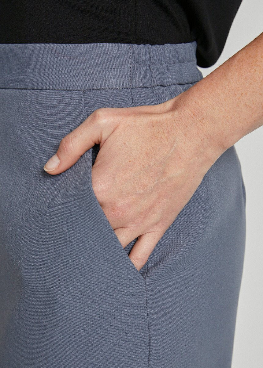 Gonna_dritta_di_media_lunghezza_in_tessuto_antipiega_Grigio_DE2_slim