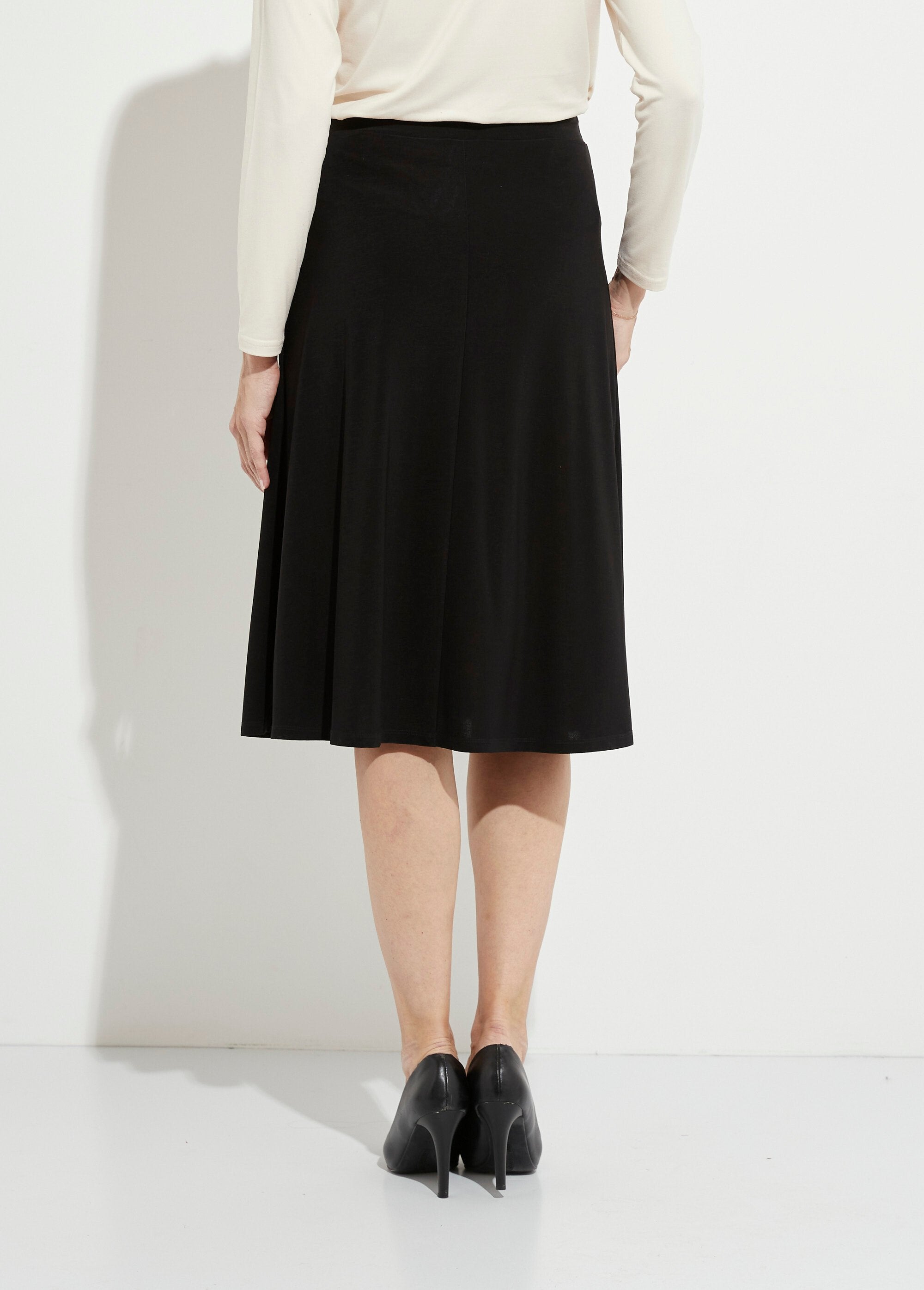 Gonna_svasata_di_media_lunghezza_in_maglia_liscia_con_ponte_Nero_DO1_slim