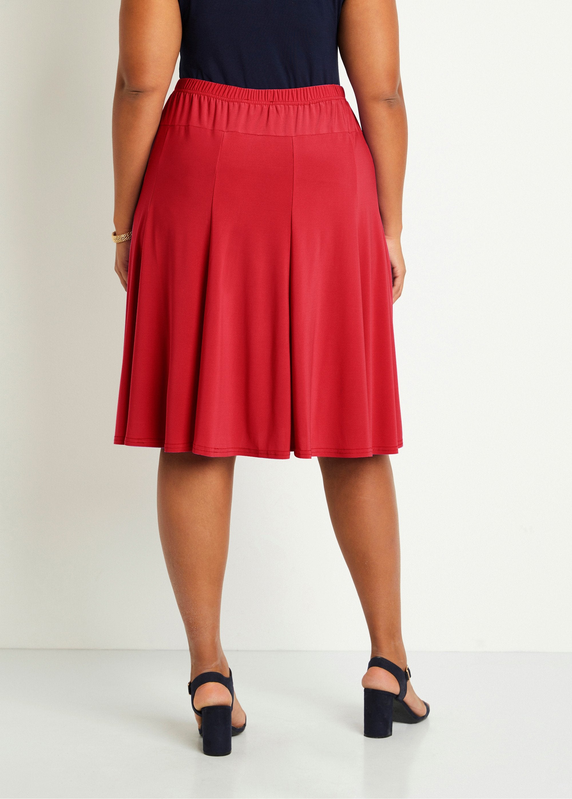 Gonna_svasata_in_maglia_di_media_lunghezza_Ciliegia_marasca_DO1_curvy