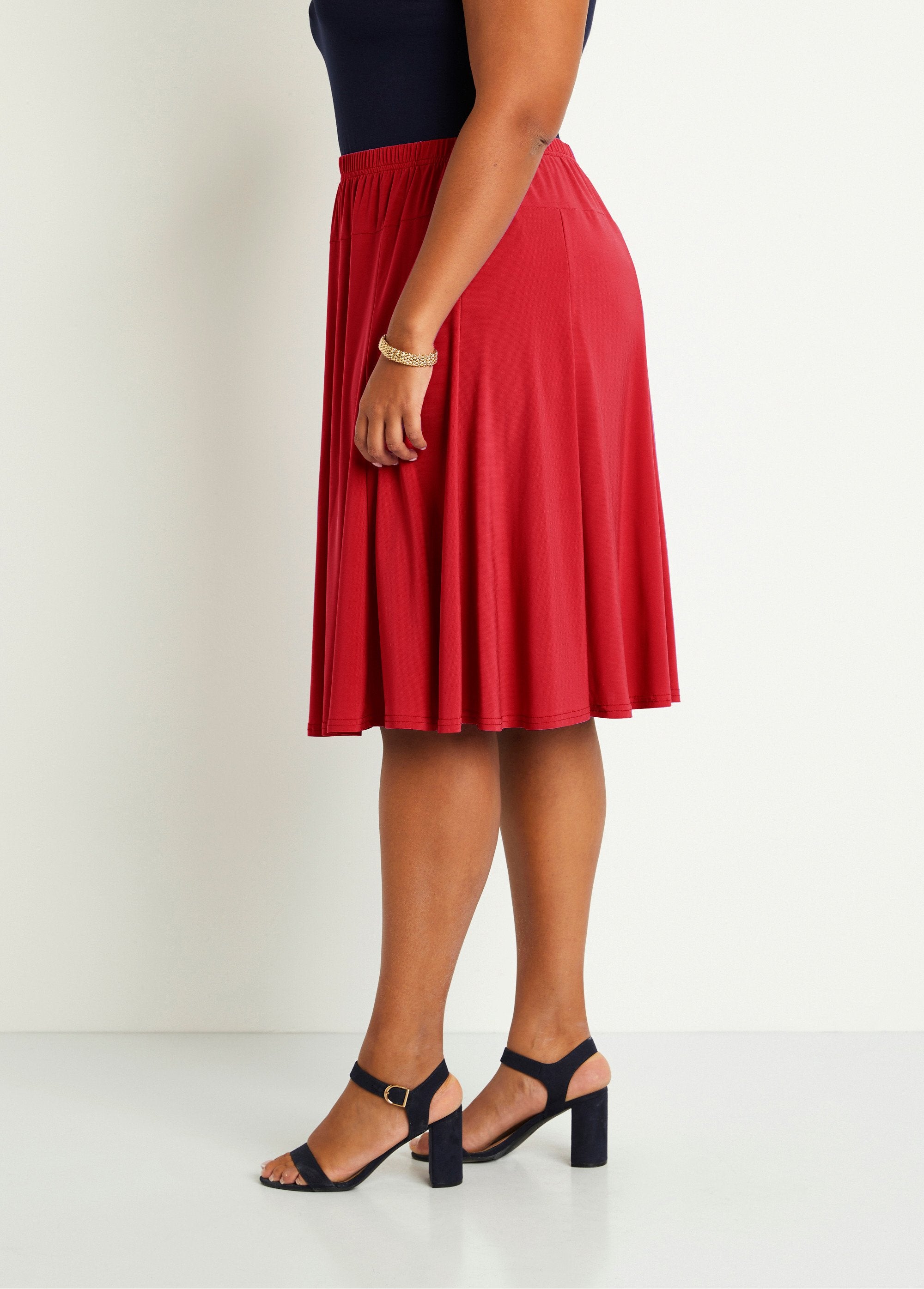Gonna_svasata_in_maglia_di_media_lunghezza_Ciliegia_marasca_DR1_curvy