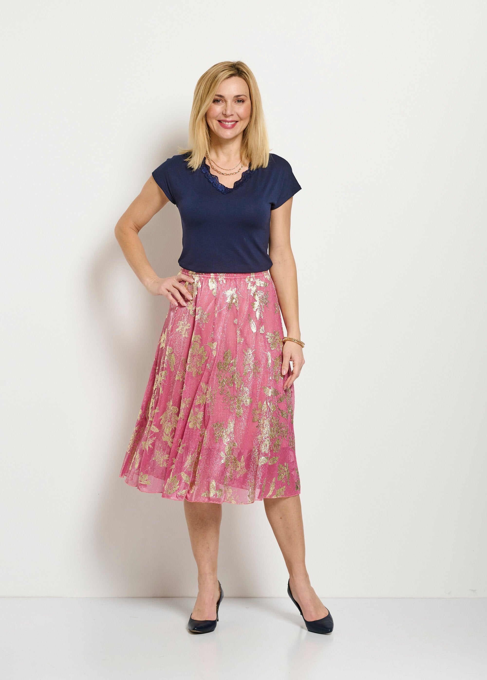 Gonna_ampia_di_media_lunghezza_con_stampa_a_fogliame_dorato_Rose_SF1_slim