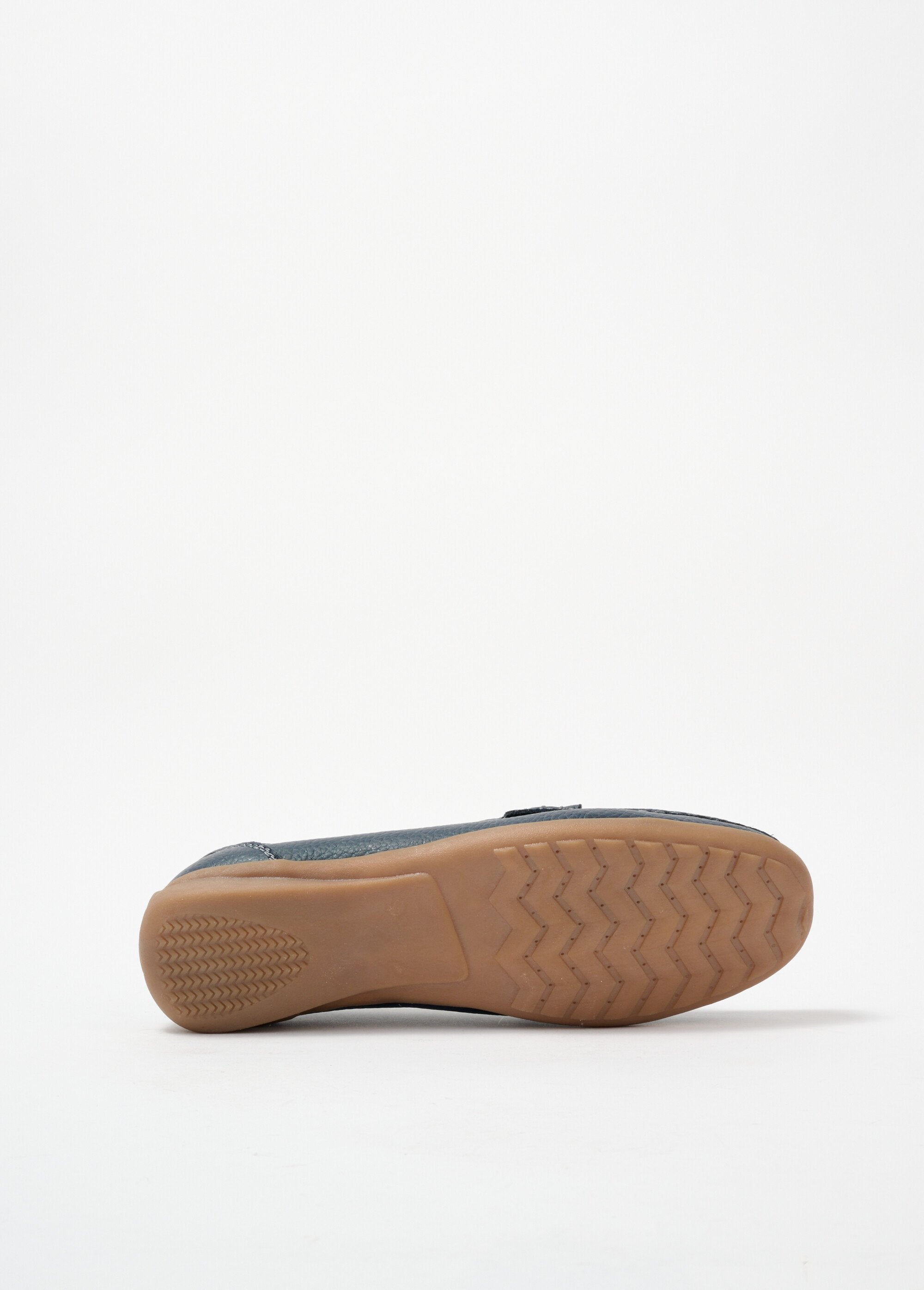 Mocassini_con_dettaglio_in_metallo_e_suola_antiscivolo_Marine_UN1_slim