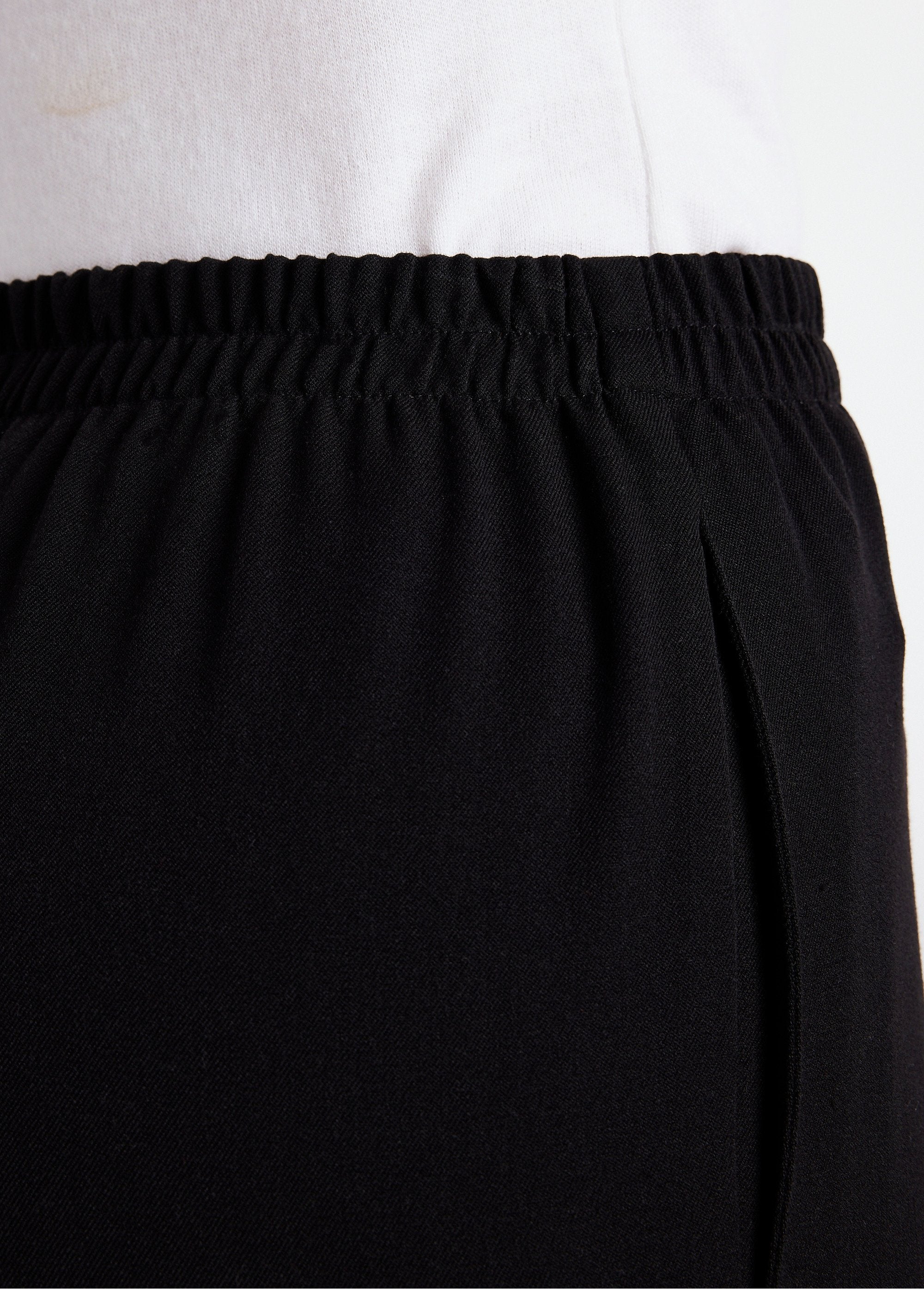 Pantaloni_a_gamba_dritta,_con_vita_semielastica_e_pancia_piatta_Uni_noir_DE3_slim