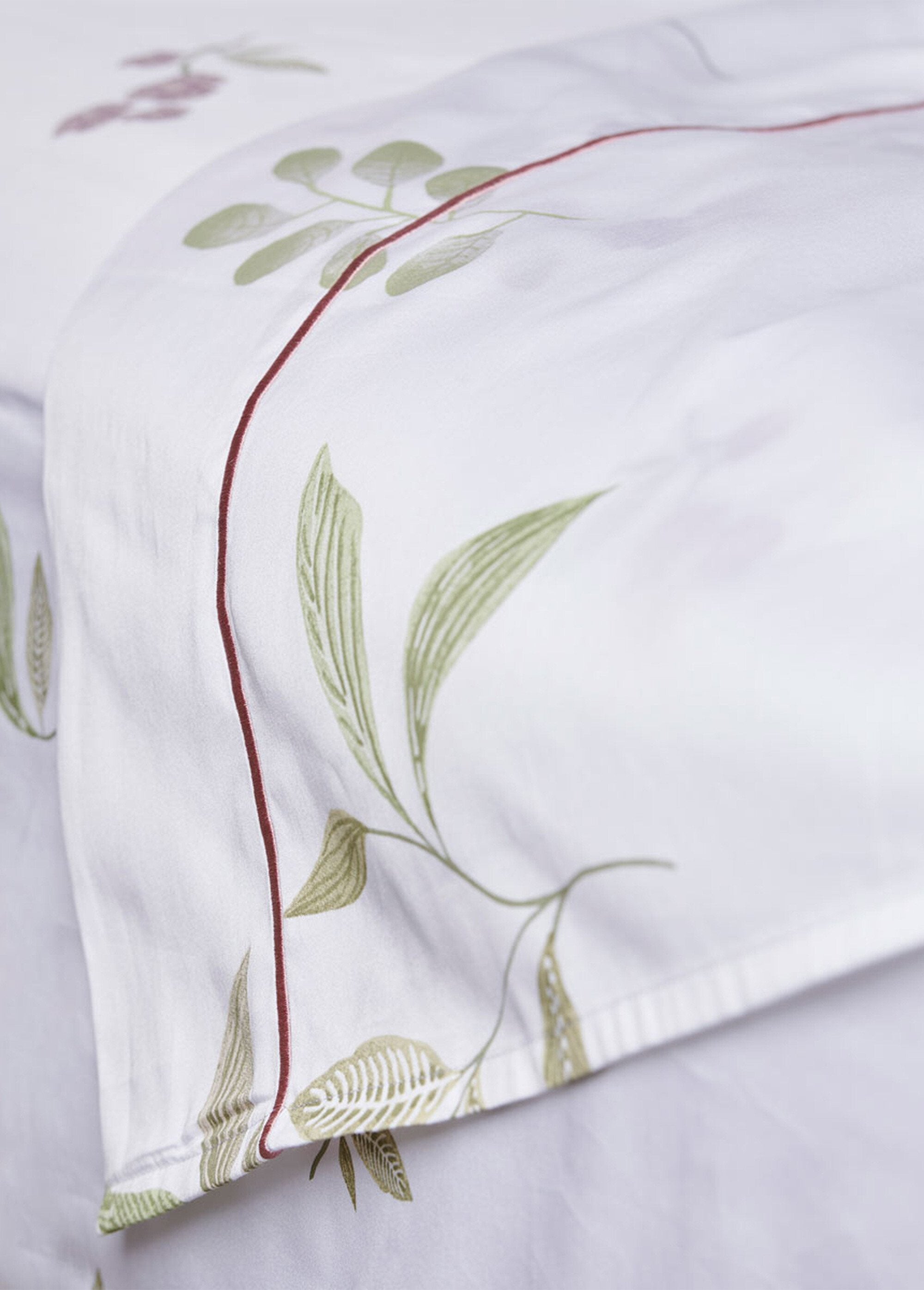 Lenzuolo_piatto_in_raso_di_cotone_Violettes_Imprime_DE1_slim