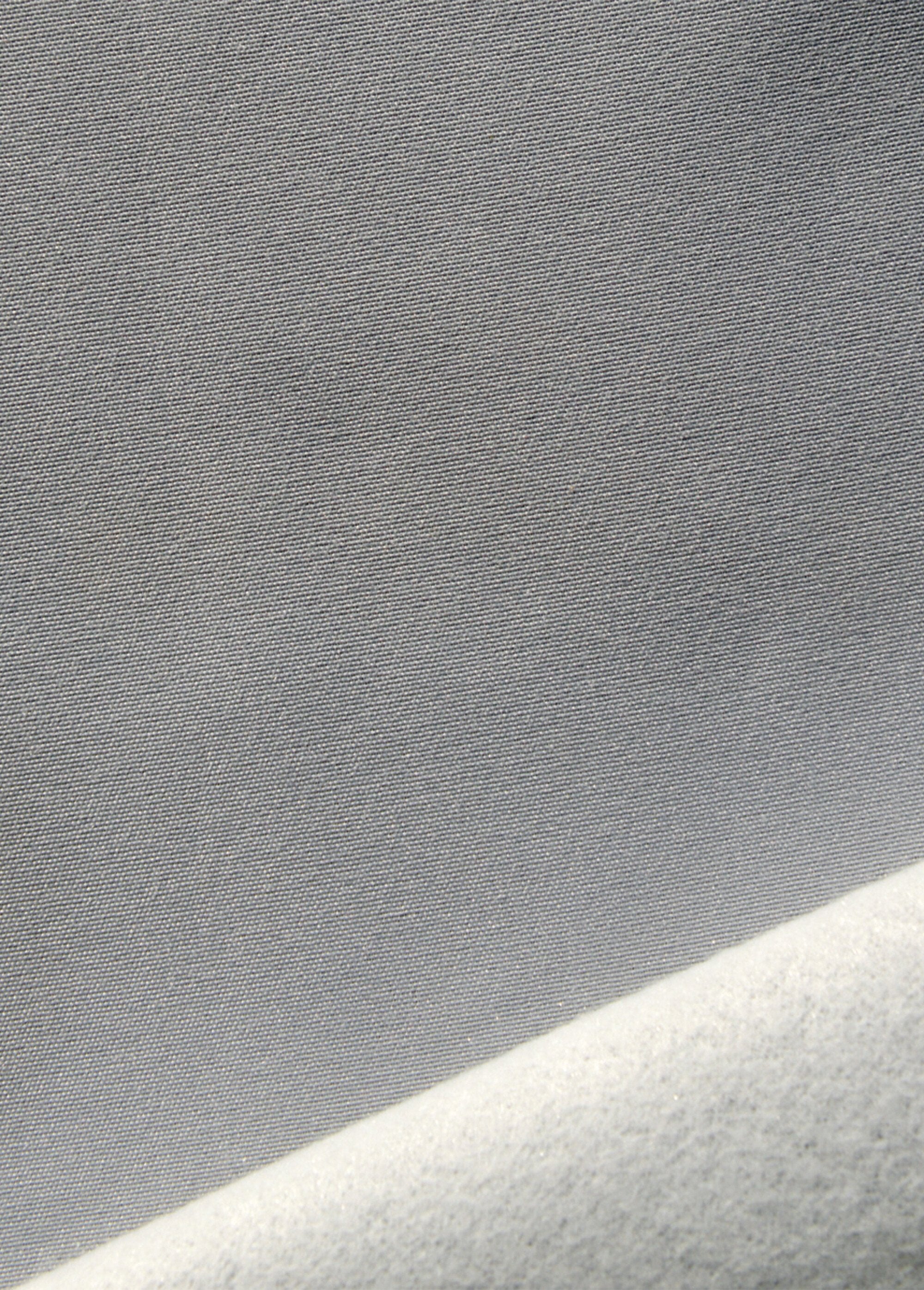 Tenda_altamente_oscurante_e_isolante_con_occhielli_Gris_DE1_slim