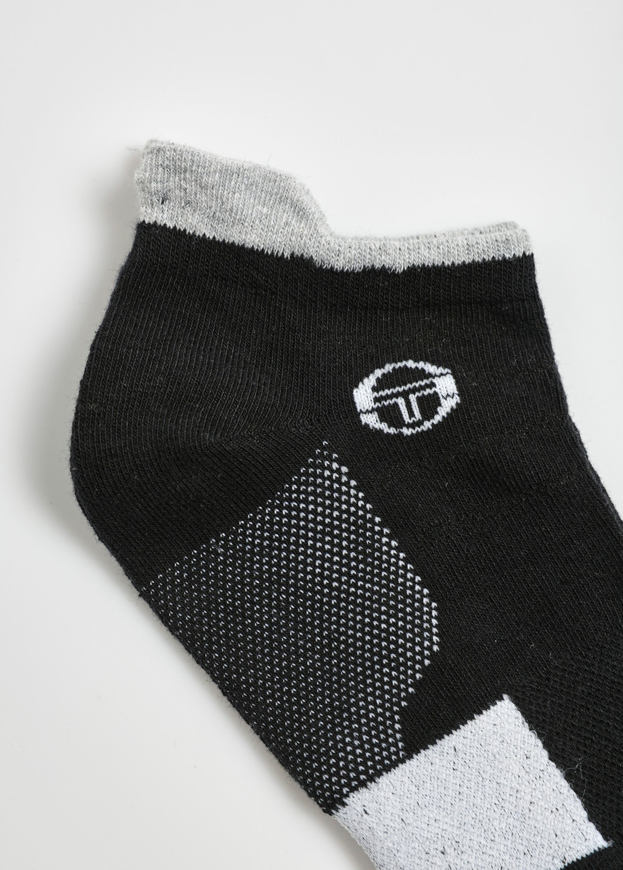 Set_di_3_calzini_con_dettaglio_sul_tallone_Assortis_gris_DE2_slim