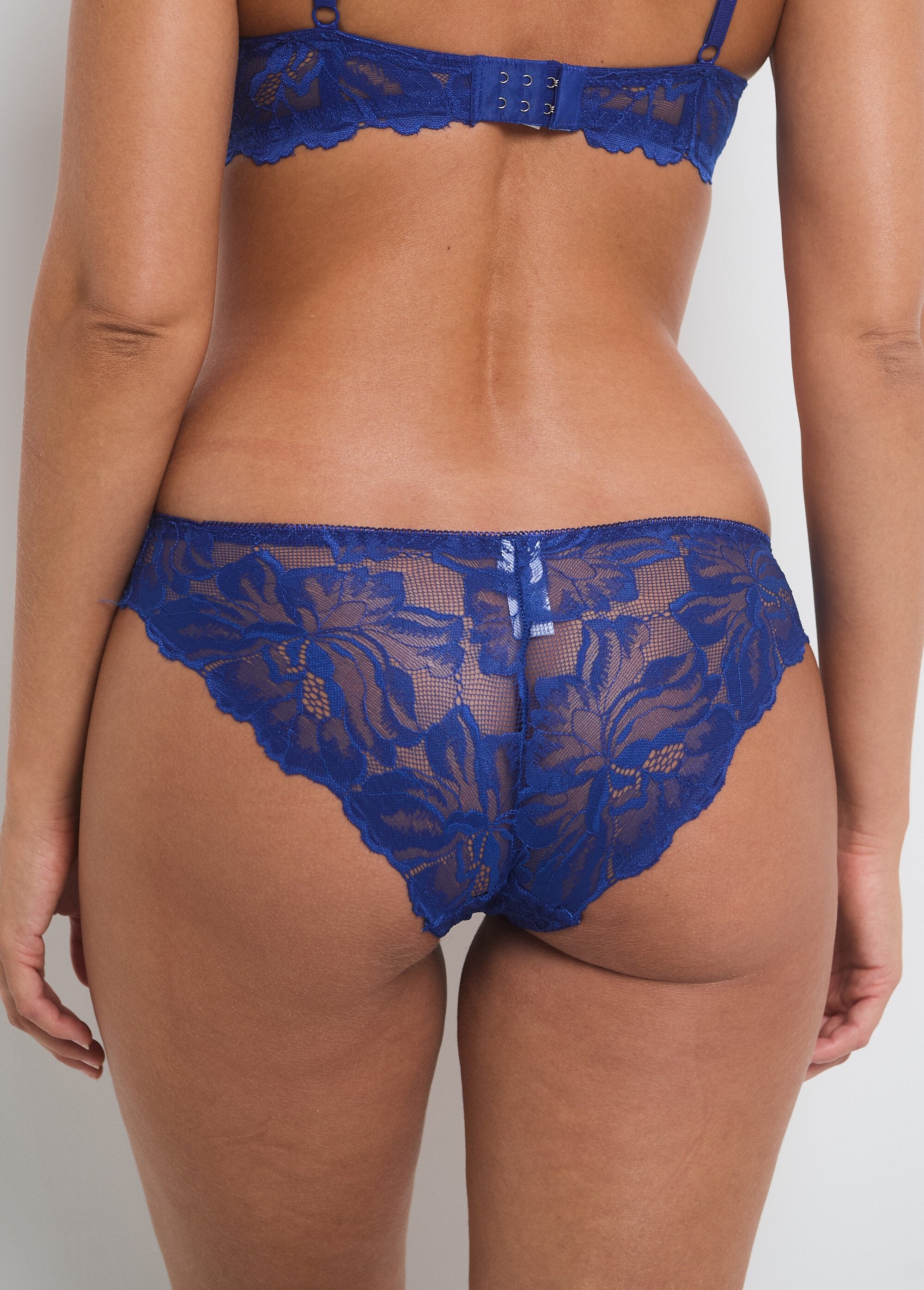 Mutandine_di_pizzo_di_tendenza_Bleu_roi__DO1_slim