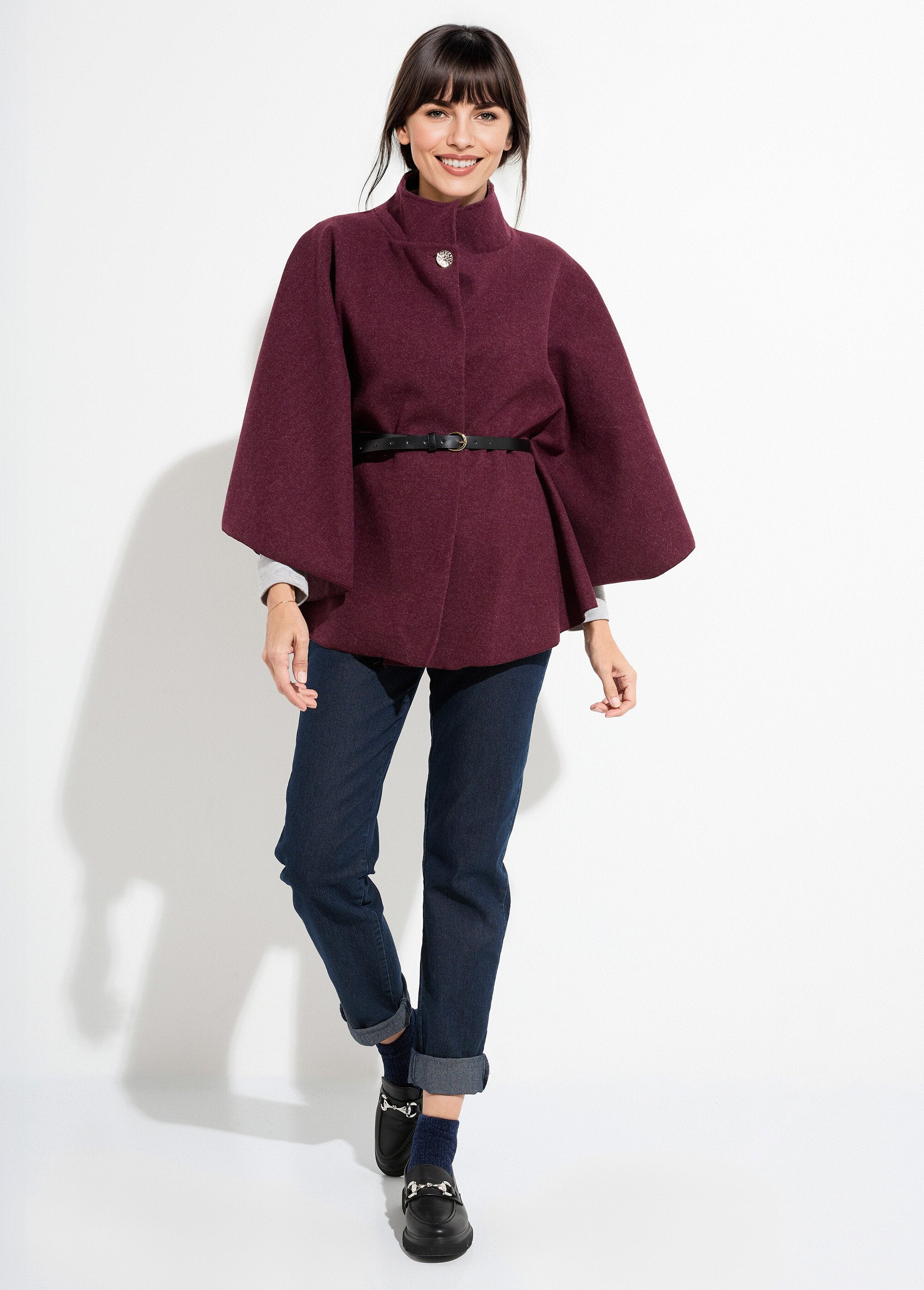 Cappotto_a_mantella_con_cintura,_collo_alto_Bordeaux_SF1_slim