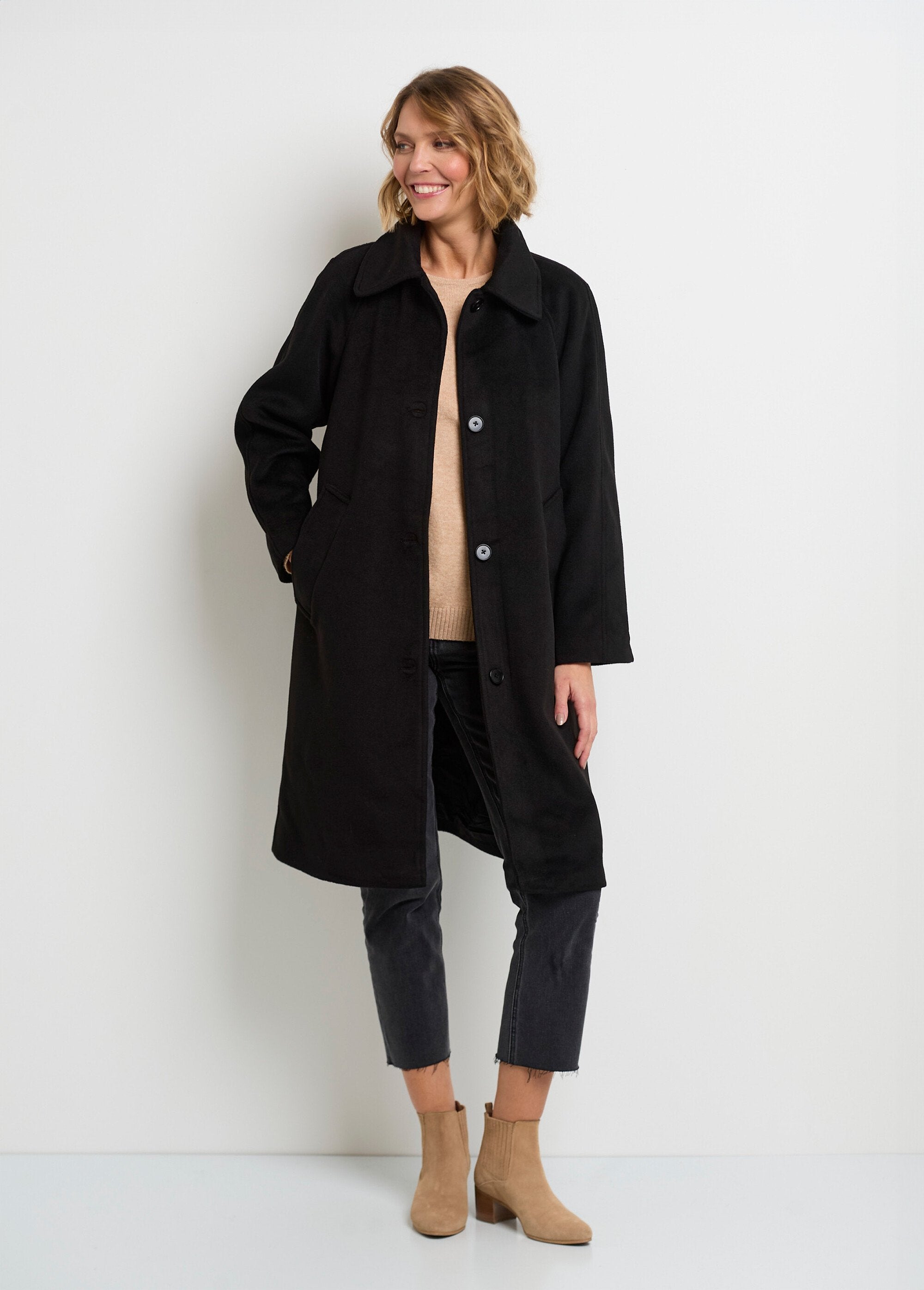 Cappotto_lungo_con_collo_sartoriale_in_lana_Noir_FA1_slim