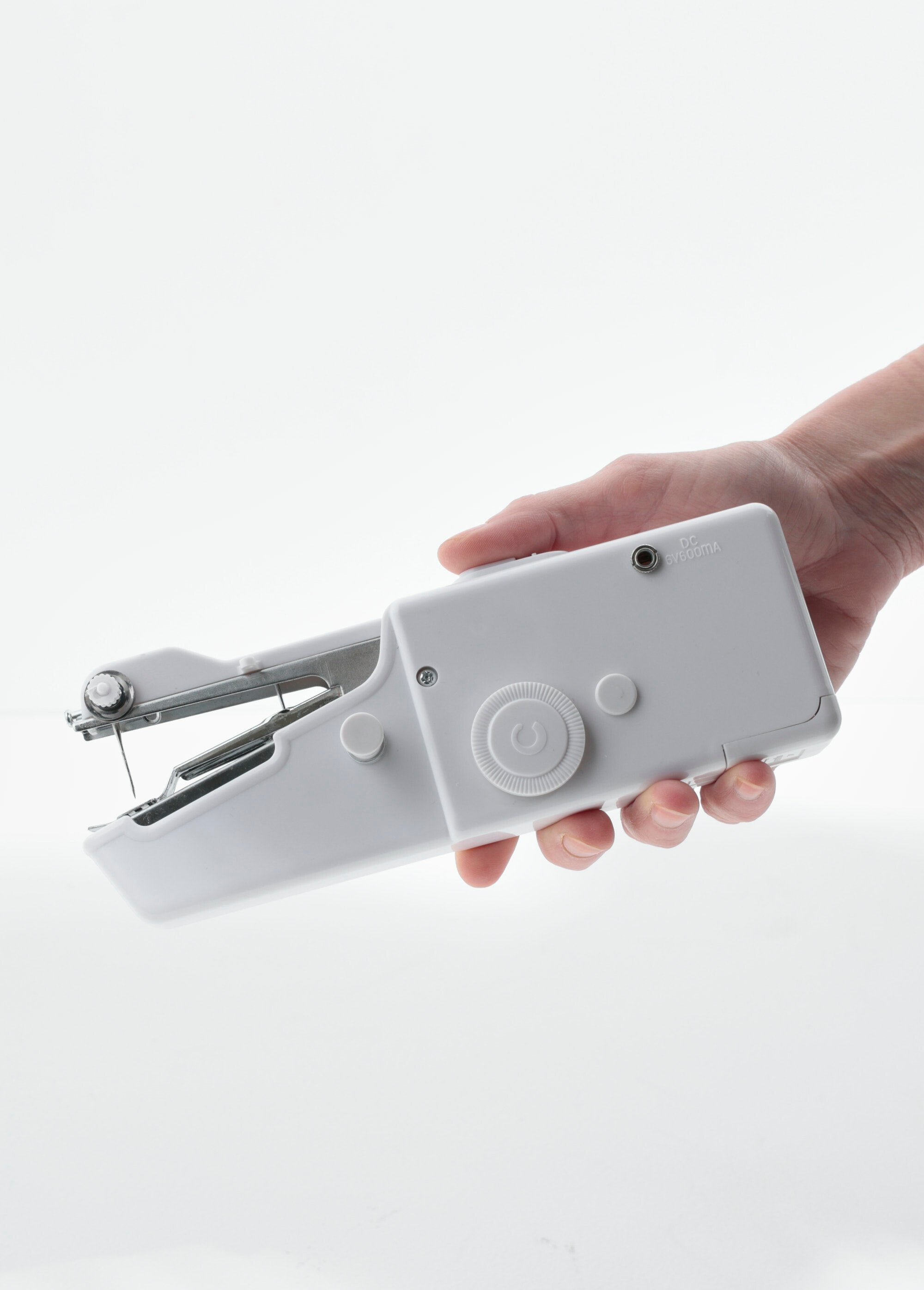 Mini_macchina_da_cucire_portatile_Blanc_FA2_slim